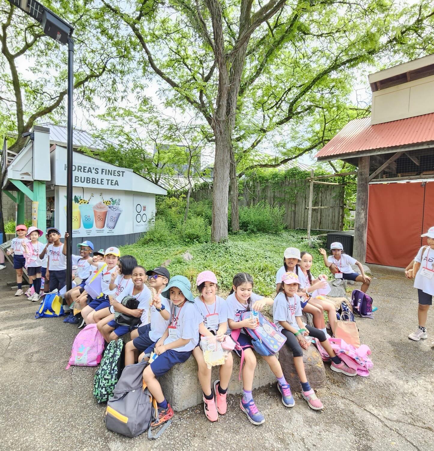 Elementary students enjoyed a fun (and very hot) day at @thetorontozoo . Suffice to say, students and staff must have slept very well! #School2026 #mississaugaschools #schoolisfun #endofschoolyear