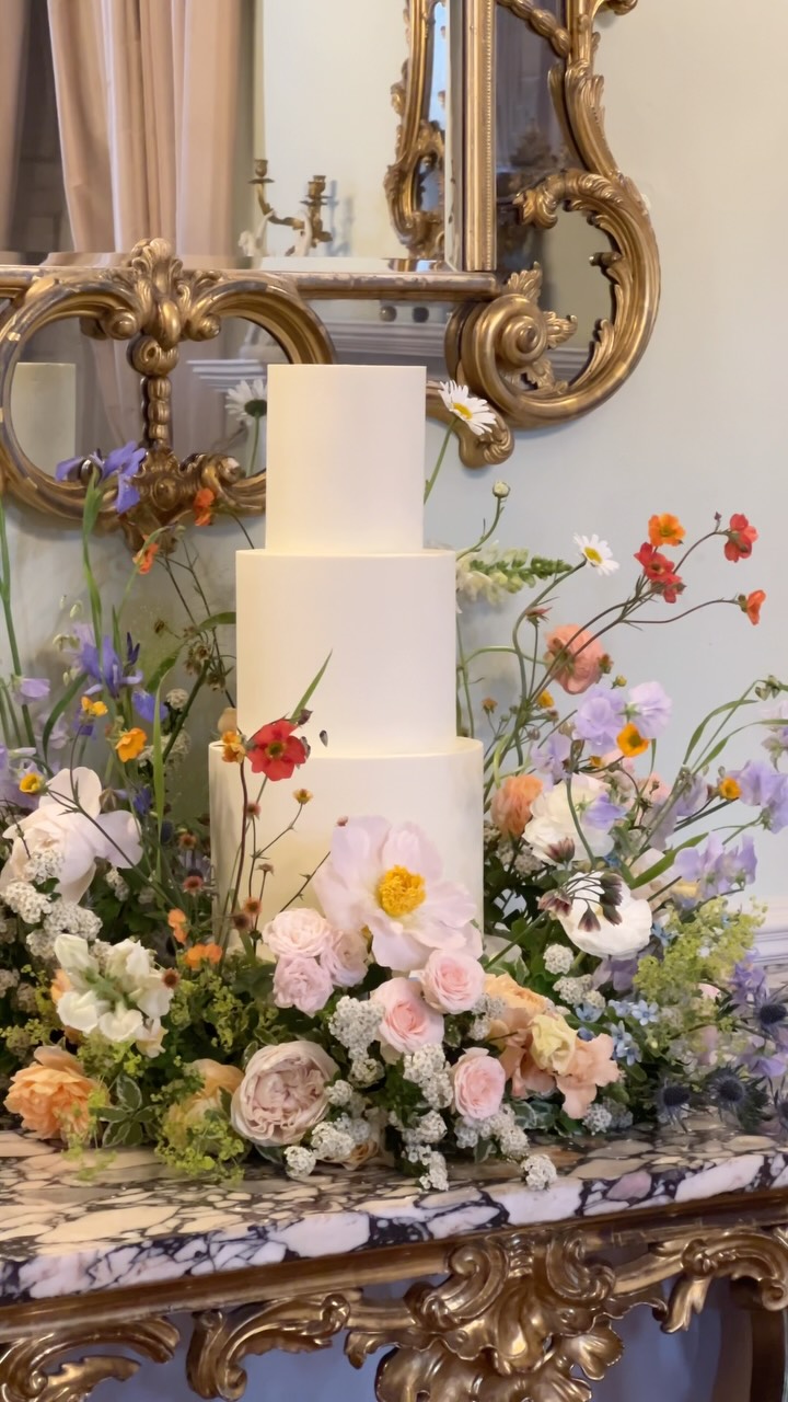 A cake table doesn’t need to be an afterthought.
Give your cake its own floral moment 🌾
The perfect finishing touch for couples who want every detail of their day to feel beautifully considered
Venue @prestwoldhall
Cake @lucyclairebakes
Florals @katyrosemayfloral
Garden-inspired florals • Cake meadow • Wedding flowers • Floral styling • Seasonal blooms • Modern romance • Wedding inspiration • Prestwold Hall Wedding • Nottingham Florist
