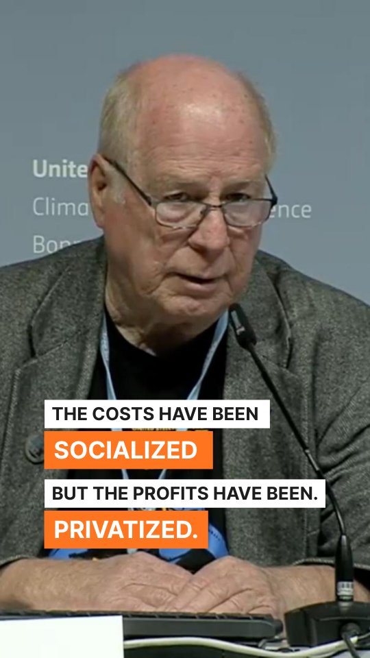 Dave Campbell, representing United Steelworkers Local 675 and the Just Transition Alliance: The costs have been socialized but the profits have been privatized ‼️
Video from @climateactionnetwork and @jtalliance's press conference at the Bonn climate conference (UNFCCC)
