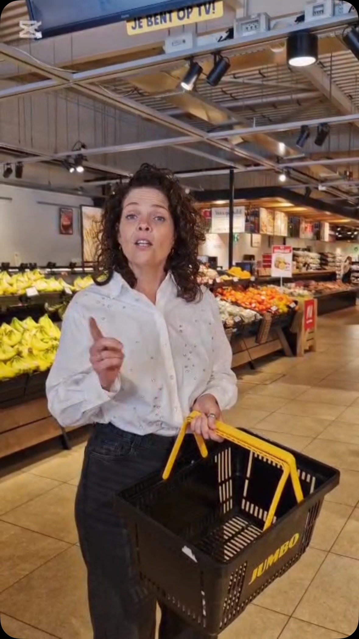 Een gezonde leefstijl begint in de supermarkt.
Maar wist je dat supermarkten zo zijn ingericht dat gezondere keuzes niet altijd de makkelijkste keuzes zijn?
Een groot deel van het aanbod bestaat uit sterk bewerkte producten. En juist die springen vaak het meest in het oog.
Herkenbaar?
Etiketten die gezond lijken…
Slimme marketing…
Producten die een gezonde uitstraling hebben, maar minder voedzaam zijn dan je denkt.
Tijdens mijn Supermarkt Safari neem ik je mee langs de schappen en laat ik je zien waar je op kunt letten 👀
Bijvoorbeeld:
→ Yoghurt met smaak → kies volle yoghurt + vers fruit
→ Kant-en-klare saus → maak ’m simpel met pure ingrediënten
→ ‘Gezonde’ repen → check de ingrediënten en toegevoegde suikers
Geen strenge regels. Geen perfectie.
Gewoon praktische keuzes.
Wil je een keer mee op Supermarkt Safari?
Stuur me een berichtje 📩
#supermarktsafari #voeding #leefstijl #hormonen #gezondheid gezondekeuzes