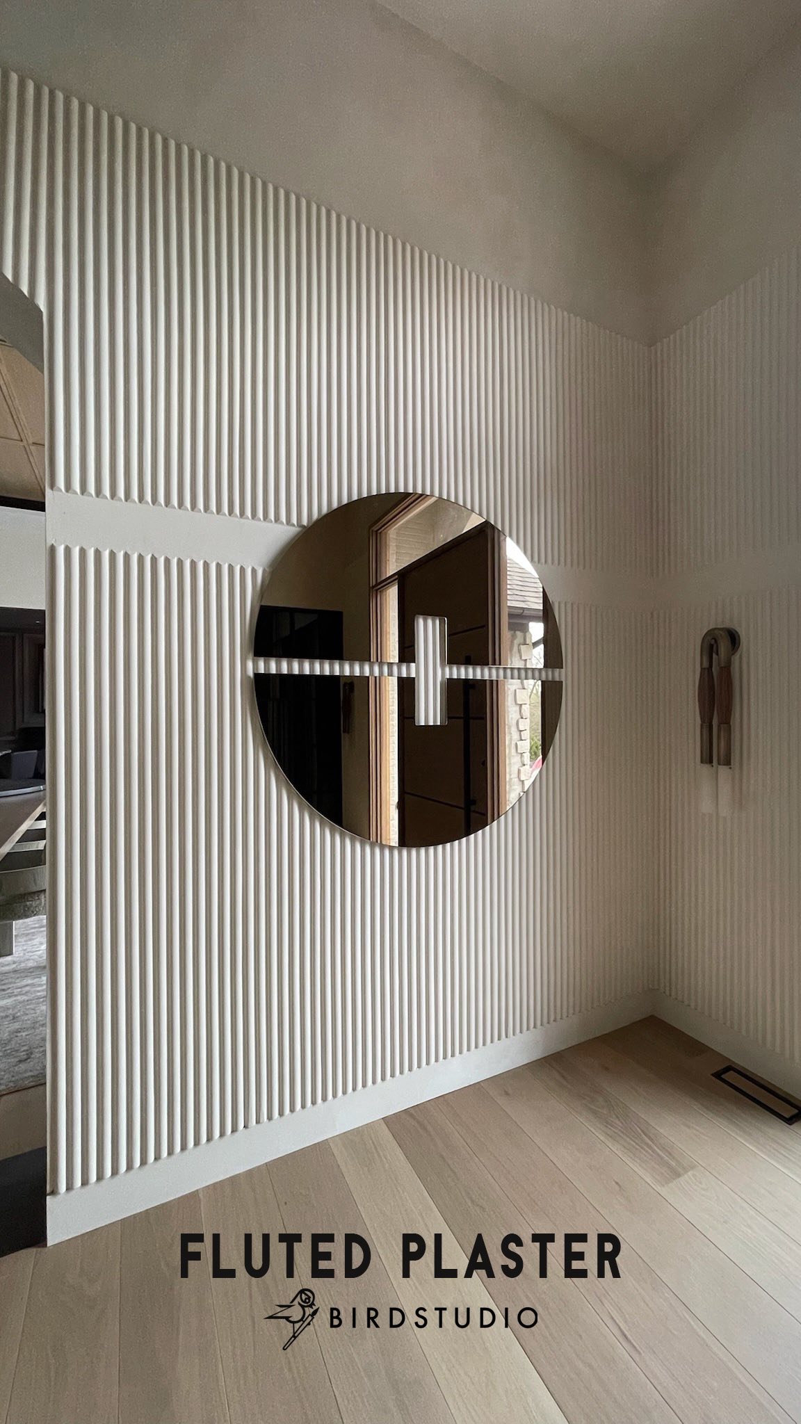 To create this stunning foyer, we crafted over 100 (!) fluted plaster panels. Here’s a little behind the scenes of this labor of love, several months of work edited down to 1 minute.
This foyer is the entry to a stunning upstate PA estate that we are wrapping up, with some many special finishes and moments.
Thanks to our incredible team, both in our Philly studio and onsite.
Shout out to @millanarchitects and @glennastonedesign for bringing us this project and the incredible crew at @mccloskeybuilders for their tireless work on-site. We cant wait to show you more!