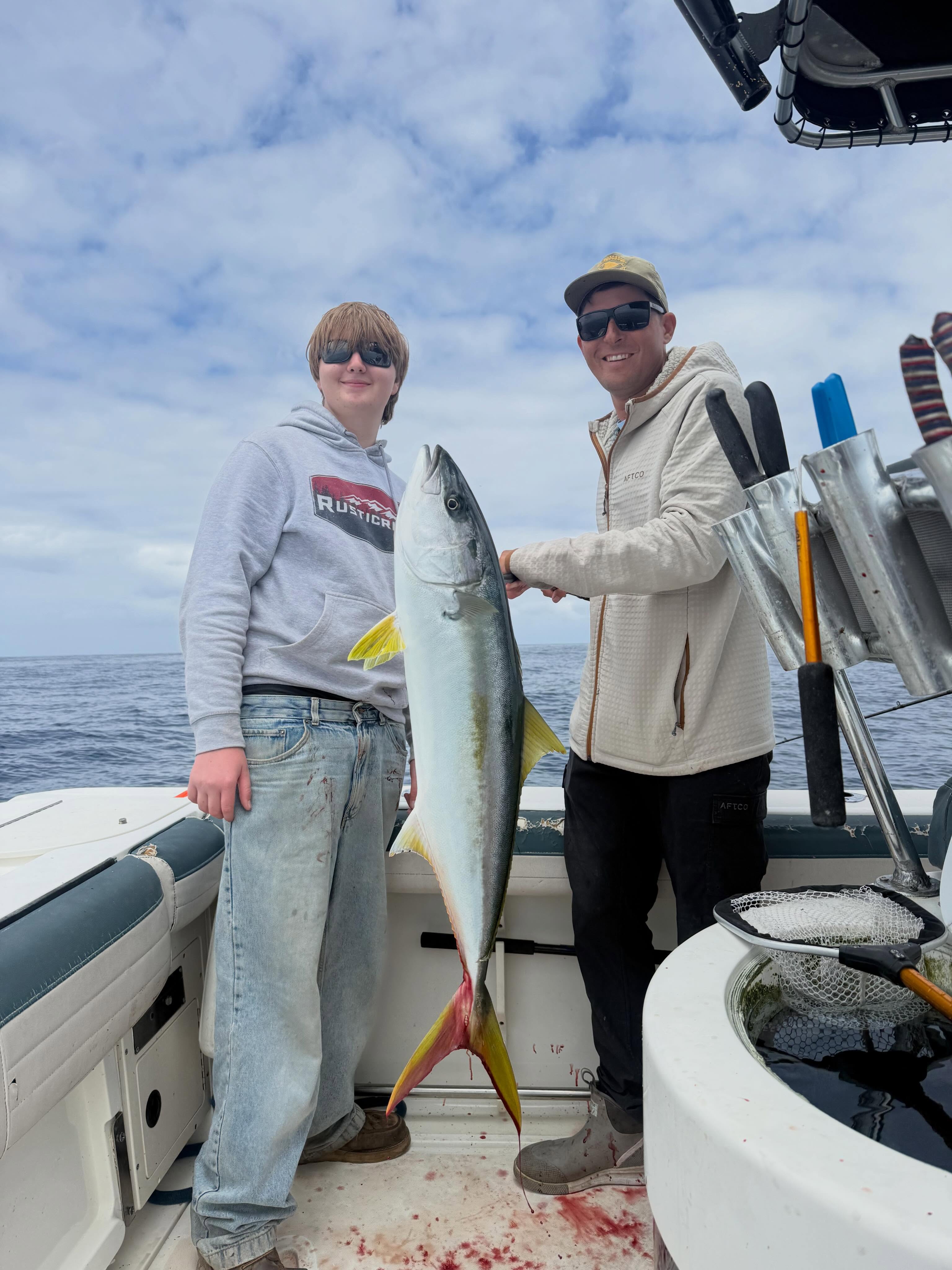 Good yellowtail fishing for today’s group! Taking time in the morning to load some proper bait ends up paying dividends later on.
If you’ve been waiting, they’re biting!
#YellowsOnTheTop #anyfishanywater #aftcopro