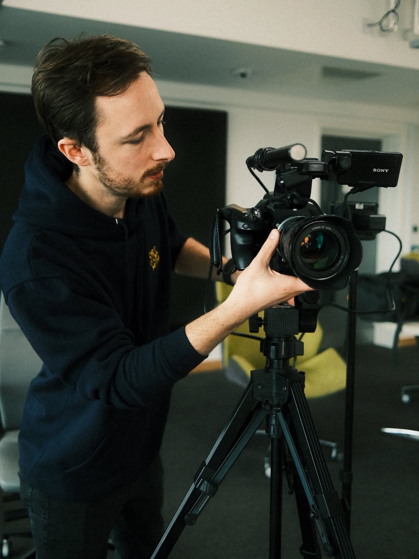 Serious shoots mean serious business.
And serious faces. 🧐
We recently worked with the University of Portsmouth to capture conversations with founders and entrepreneurs.
We got to hear tell-all stories about the realities of building a buisness, including the wins, setbacks and everything in-between.
As you can tell, we took the set-up very seriously.
DMs always open for a laugh.
