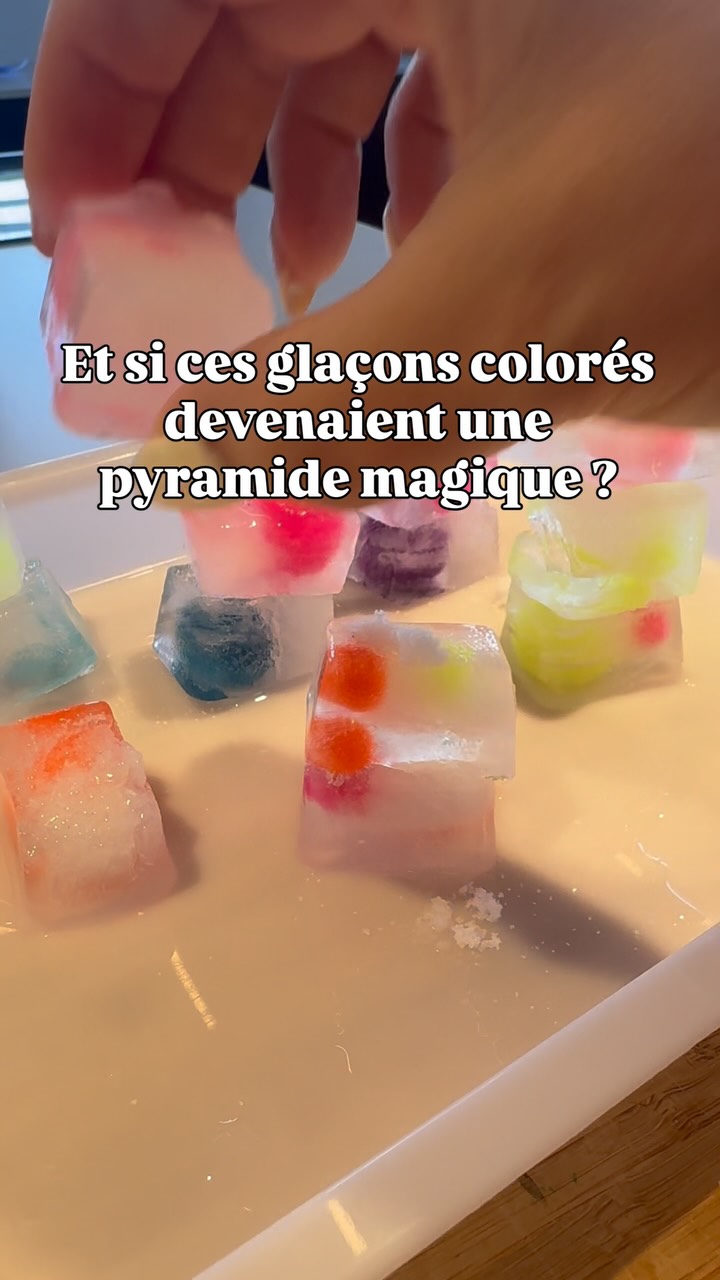 Et si ces glaçons colorés devenaient une pyramide magique ? 🎨
Tu connais ces matinées de vacances où ton enfant s’ennuie déjà à 9h... où tu cherches quoi proposer... et où la tablette finit par s’allumer encore. 🤎
Moi aussi j’ai été cette maman. Longtemps.
Alors j’ai créé la Méthode 0 Écran. 🌿
Parce que parfois il suffit de si peu pour voir l’émerveillement dans les yeux de ton enfant et passer un vrai moment de bonheur ensemble. 🎨
Une activité sensorielle et scientifique maison — sans écran, sans culpabilité — qui stimule la curiosité, la motricité fine et le lien parent-enfant. 🌿
Les vacances d’été arrivent dans quelques jours... et la Méthode 0 Écran t’attend avec 50+ activités créatives maison pour les transformer en souvenirs inoubliables. 🌿
Plus de 100 familles en Europe et jusqu’au Canada ont déjà transformé leur quotidien grâce à elle. 🌍
Et toi... c’est pour quand ? 🌿
Je sauve tes mercredis, tes week-ends, tes vacances, mais aussi ta patience. 🌿
Commente **PYRAMIDE** et rejoins-les maintenant. 🎨
#maman #activiteenfant #parentalitebienveillante #sansecran #enfant