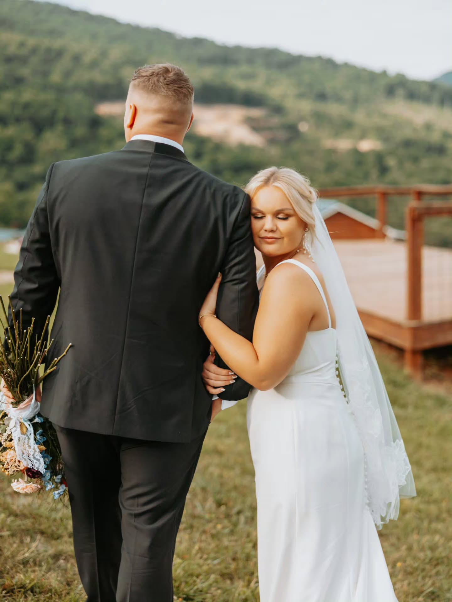 The Slones! 💍
@allie.slone
@cameron_slone01
Shout out to:
Planner: @kaleebrookeevents_
Second: @higherimagesphoto
Makeup: Beauty by MC @aestheticsbyhannah
Videographer: @drewshootz_production
DJ: @dj jimmy pirece
Bartender: @Savannah owens
Cake: @miranda jessee
##springwedding #southernwedding #easttennesseeweddingconnection #fyp