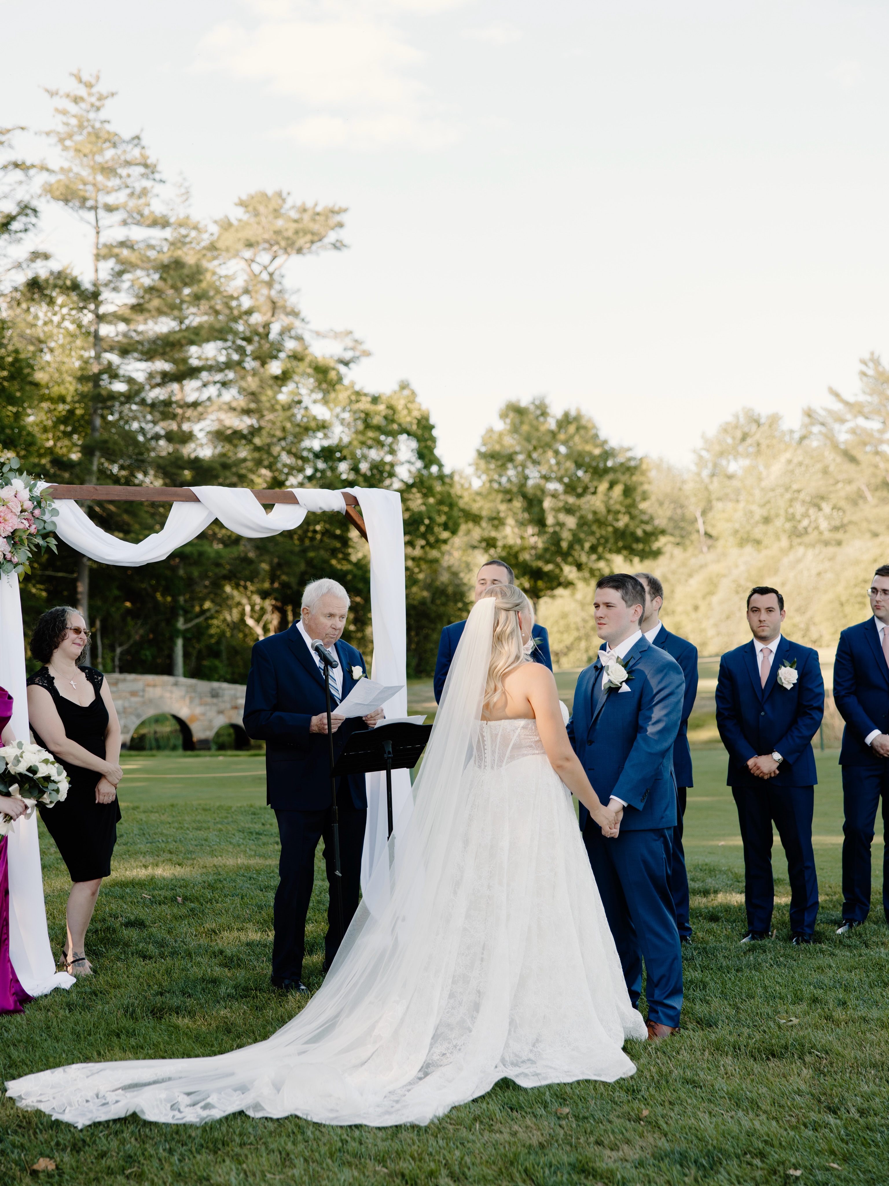 A sunny and vibrant June Weathervane wedding. π€β¨
Congratulations to the newlywed McGunigles!
π·: @taylorkuttnerphotography #WeathervaneGolfClub #MAWeddingVenue
