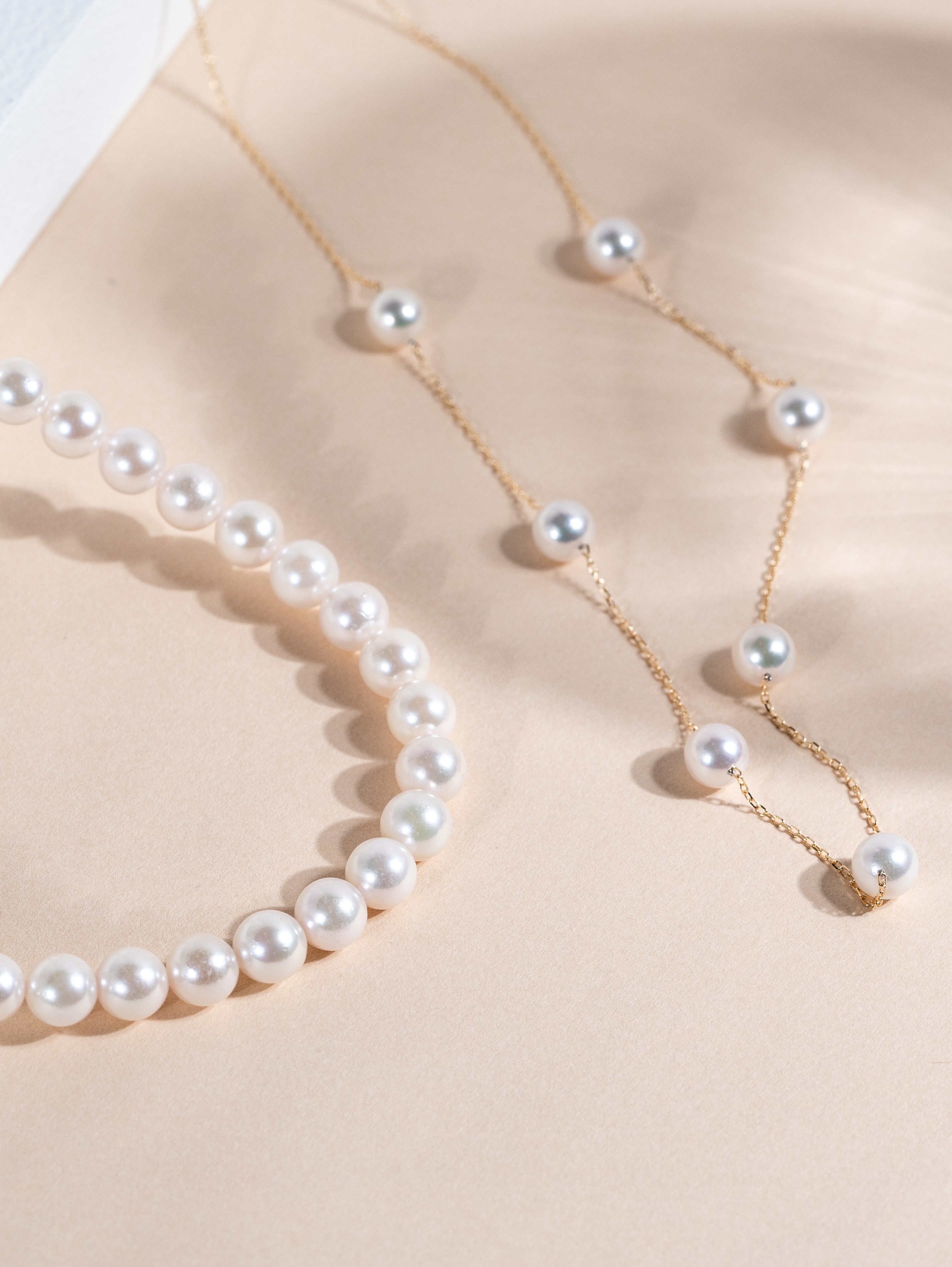 A quiet glow, born from the sea.
Celebrated as one of June’s birthstones, Akoya pearls are cherished for their lustre and timeless elegance. From everyday essentials to special occasions, their beauty never goes out of style.
Explore our Akoya Pearl collection this June at Fujimori Kajita.