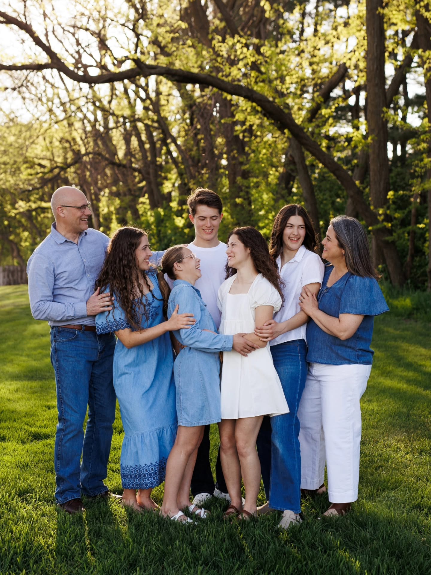 Summer is here and everything feels a little brighter.
If you’re hoping to update your family photos, this season is full of fun, vibrant color.
Now booking through August.