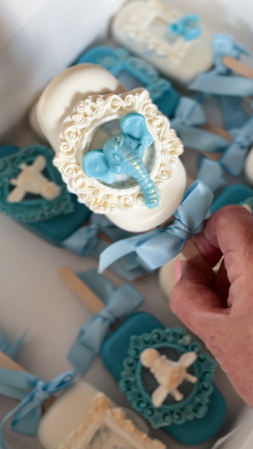 The ribbon is never just a ribbon.
It’s the finishing touch. The detail that transforms something beautiful into something unforgettable.
Inspired by Dior Safari in the softest shade of baby blue, this custom treat collection was designed with layers of texture, elegance, and quiet luxury from start to finish.
Because details tell the story.
Custom treats / custom cakes / yyc / okotoks bakery / dessert bar