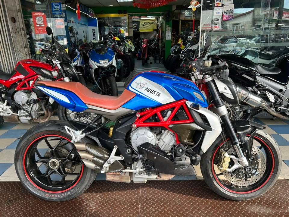 HOT DEALS HOT SALES!!😍HOT TRADE IN !!!! 2014 MV AGUSTA BRUTALE 800 !!!! READY STOCK !!!ORIGINAL CONDITION !!! VIEW TO BELIEVE..!!!😍👍 DONT MISS IT !!! VERY WELL MAINTAINED UNIT!!!
BRAND: MV AGUSTA
MODEL: BRUTALE 800
YEAR: 2014
REGISTERED: 2014
MILEAGE: 41 K KM
PRICE : RM 19,999 (BEST REDUCED PRICE) CASH ONLY ✅
FEATURING ✅
BREMBO CALIPER
ORIGINAL SCOTT STEERING DAMPER (RM 2540)
MARZOCCHI SUSPENSION
QUICK SHIFTER
FRAME SLIDERS
RADIATOR GUARD
ZERO (ITALIAN)EXHAUST SYSTEM (RM 7800)
FOG LAMP
SIAPA CEPAT SIAPA DAPAT
HOT ITEM !!!
%%%%%^
CASH ONLY ✅
****T&C APPLY ****
AVAILABLE 👍👍
MAYBANK
✅CREDIT CARD 0% INSTALLMENT SCHEME AVAILABLE ✅ SPAY LATER
CALL 03-78765497 OR WHATSAPP 0173322302 FOR FULL DETAILS 👌👌
***T&C APPLY***
FREE ITEMS 🎁
HELMET FULL FACE
2x LABOUR FREE SERVICES
***********************************
Contact us before its too late ✅
CHIA MOTOR SDN BHD
WhatsApp - 0173322302✅
Email - chiamotorracing@yahoo.com
Tel: 03-78765497☎️
Address: No. 17, JLN 21/17, S.E.A Park 46300 Petaling Jaya, Selangor.
Facebook : chia motor sdn bhd
Office hour: Monday - Saturday 9:00am - 7:00pm
Sunday - Closed
CHIA MOTOR SDN BHD is a company that runs High Power Motor deal since 1967.
WE PROVIDE MOTORCYCLES SERVICES SUCH AS
BUYING/SELLING / TRADE-IN / SERVICE & REPAIR / TOWING BREAKDOWN / ACCIDENT CLAIM / RIDING GEAR & ACCESSORIES ✅🔧🤝
Why buy from us?
Chia Motor being Operating Motorcycles dealerships and Trusted Dealer Since 1967. Authorised dealers brand such as Kawasaki , Suzuki , Alpinestars, Modenas , imported motorcycle brand and more.
Chia Motor also Own In -House Racing Team for more than 40 years.
From Riding EXPERIENCE to Technical ADVISE… WE HERE TO CARE 🤝❤️💪
1) Our shop is located in S.E.A Park (HQ) Petaling Jaya, Selangor.
2) Our shop has operated Over 55 Years
3) Specializing in Racing and high powered motorcycle excavation
4) Selling 100 % branded racing goods
5) Suspensions specialist
6) Sales ,Service, Spares, Showroom
Terms & Condition Apply
**** Price is subject to change without prior notice
**** Price above is not on the road
**** Price above is not subject to loan application