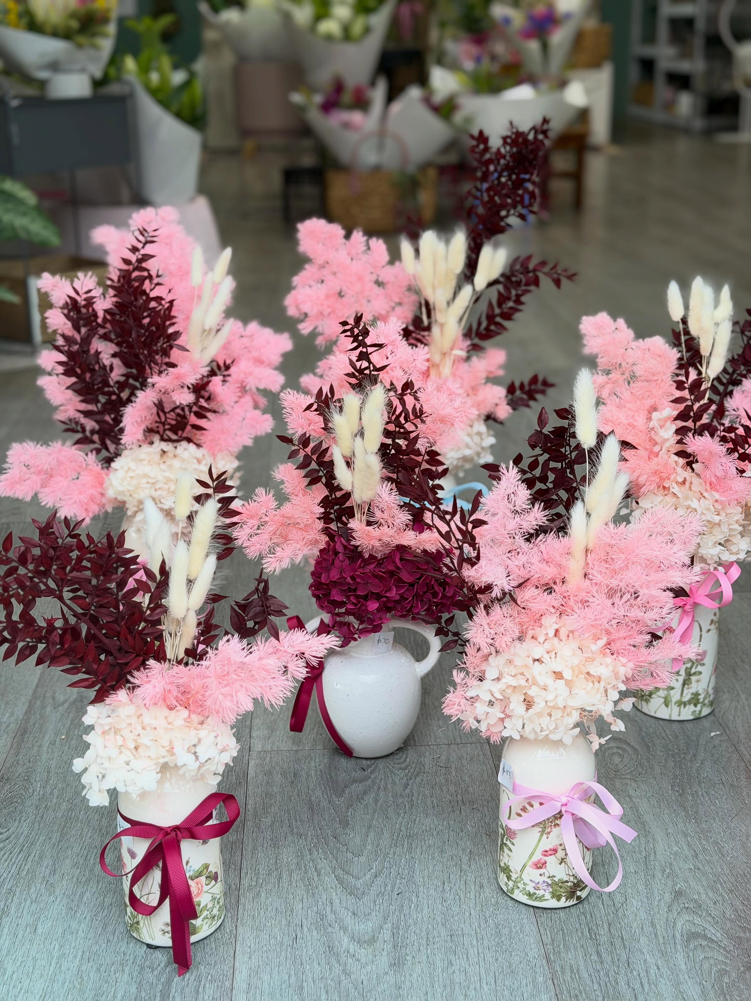 Looking for a gift that lasts? 🌸✨
Our stunning preserved flower arrangements are beautifully displayed in elegant vases, making them the perfect gift for birthdays, thank yous, housewarmings, anniversaries, or simply because.
With no watering required and beauty that lasts for years, these everlasting blooms are a thoughtful way to brighten someone’s day and home. 💐
Pop in-store to see our range and find the perfect arrangement for someone special — or treat yourself! 🤍
#PreservedFlowers #EverlastingBlooms #GiftIdeas #FloristLife #HomeDecor FlowersThatLast ShopLocal