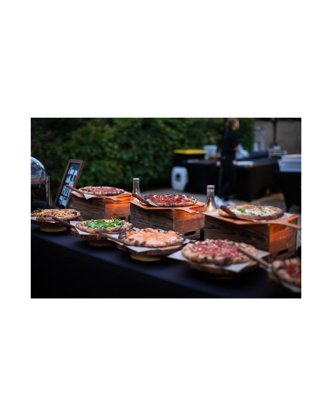 Wedding food, reimagined. 🍕
Not every celebration needs a plated dinner and a formal timeline.
Sometimes it looks like wood-fired pizza, shared under string lights—hot, fast, and full of life. Less waiting, more mingling. Less structure, more connection.
It might not be traditional “elegance,” but honestly… it felt like Chicago in the best way. And it worked beautifully.
#InlandEmpireWeddingPhotographer #TemeculaWedding #RedlandsBride #WeddingFoodIdeas #FoodTruckWedding #PizzaWedding #AlternativeWedding #DocumentaryWeddingPhotography #SouthernCaliforniaWeddingPhotographer