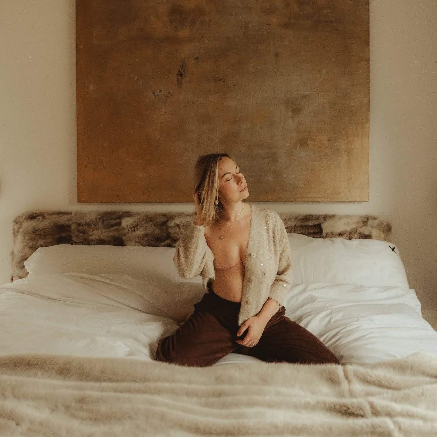 At 41, Ruth was diagnosed with high-grade DCIS following a routine mammogram — one she believes saved her life as her cancer may not have been detected so early.
Following a mastectomy without reconstruction, Ruth has been navigating the realities of life beyond diagnosis, from adjusting to her changing body to living with the long-term effects of treatment. Through it all, she has found strength in her family, community, and a renewed passion for her work as a photographer. Ruth now offers complimentary photography sessions for people about to undergo surgery.
Now, she's sharing her story to raise awareness, encourage others to attend screening appointments, and remind those facing a diagnosis that they are not alone.
Read Ruth's full story via the link in our bio. 💛
Huge thank you to Ruth for sharing her story and the most beautiful, empowering photo!
#positivebreastcancerstories
#mastectomy #lifeafterdiagnosis #flataftersurgery #breastcancer