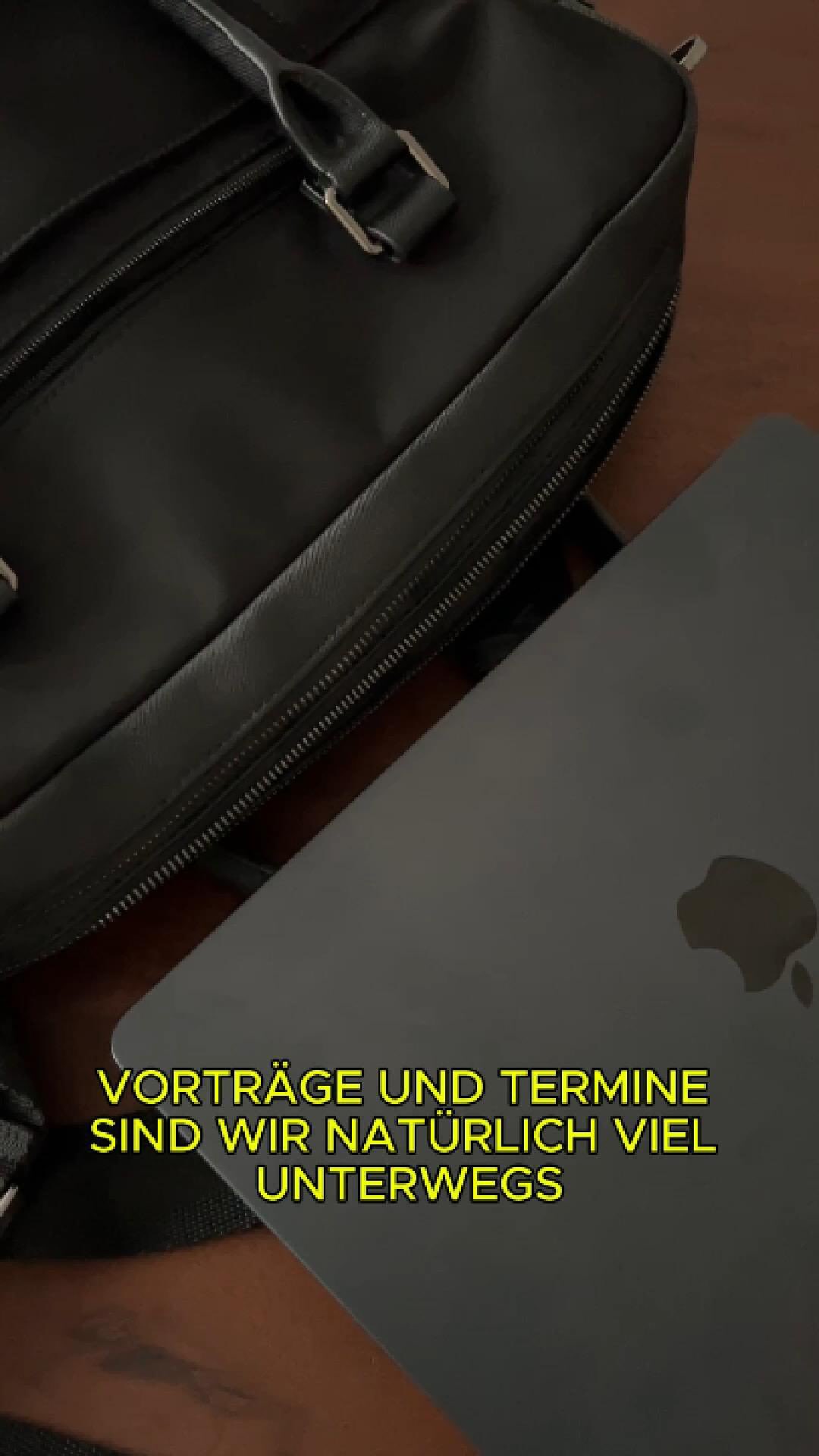 Ein kleiner Blick hinter die Kulissen.
Die meiste Zeit verbringen wir nicht im Büro, sondern unterwegs in Workshops, Beratungen und bei unseren Kund:innen vor Ort.
Diese Woche ging es unter anderem nach Braunschweig und Bremen.
Und auch bei ernsten Themen darf man zwischendurch mal lachen. 😊
🎵 Originalmusik: „That Boy“ – Text und Melodie von Ercan Carikci.
#Organisationsentwicklung #Awareness #Braunschweig #Bremen