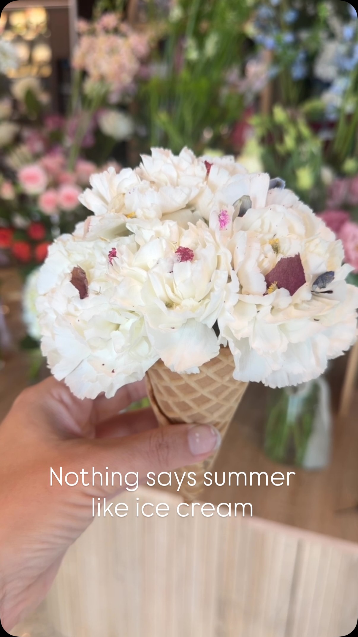 Flower ice cream workshop! Perfect for kids, adults and anyone who loves ice cream! Come enjoy a fun class playing with flowers and crafting your very own flower ice cream cones! The perfect summer treat and decor!
Plus they come with a cute ice cream cone stand to take home and enjoy!
This Friday 6:30pm