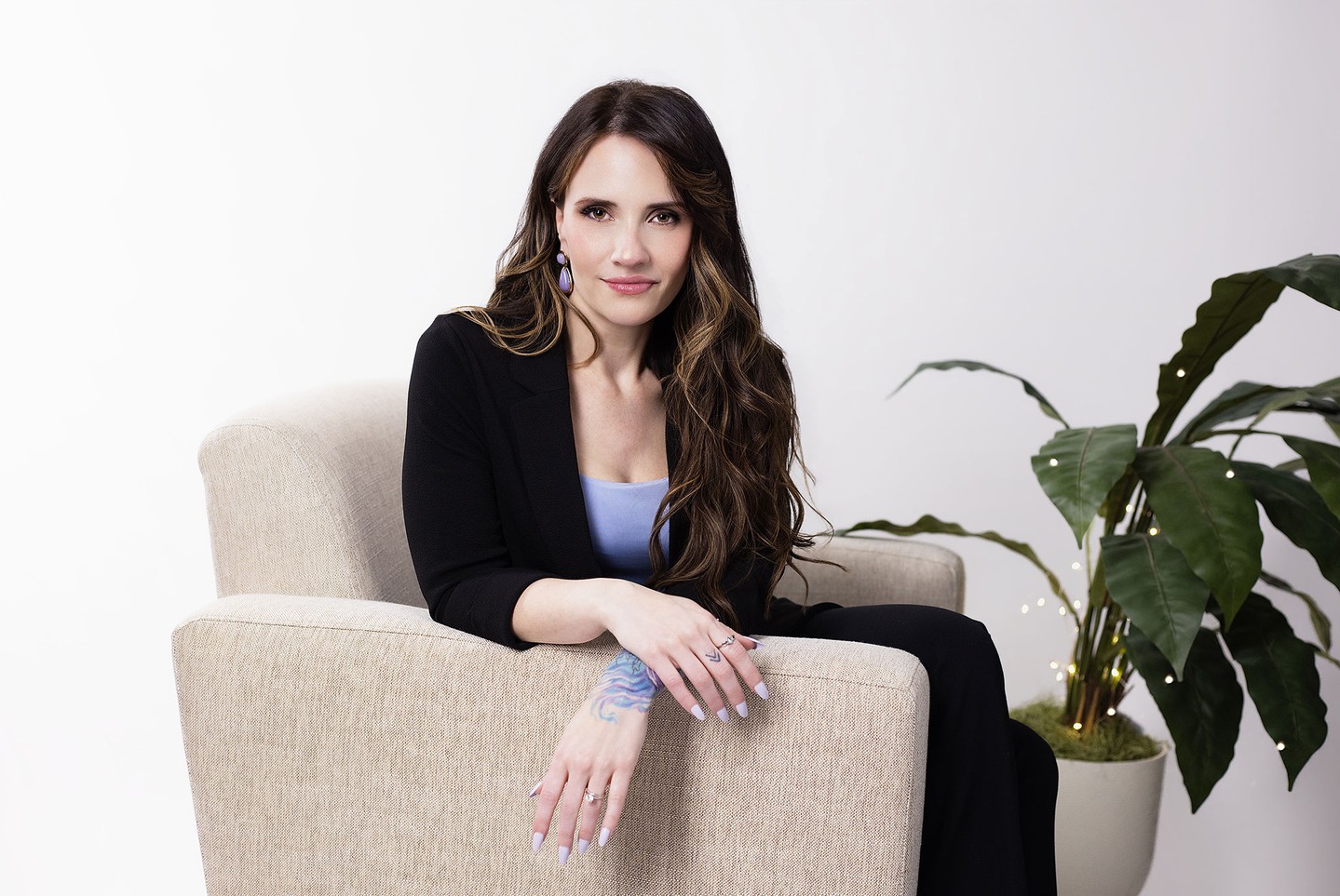 The corporate world loves to tell women to "put on armor" to be taken seriously.
But when Whitney Ypya, DNP, PMHNP-BC, founded @Luna Integrative Psychiatry, she wanted to build something entirely different: a radical sanctuary. A place where high-achieving women can safely drop their armor, receive elite clinical care, and navigate life’s biggest transitions—from ADHD management to reproductive and perinatal milestones.
Whitney is completely disrupting the rushed, sterile healthcare model by blending deep, evidence-based science with intuitive, soulful holding.
When she came into the studio for her custom branding experience, we knew the visuals had to match that exact duality. We played with "modern chic" light zones to capture her brilliant clinical authority, then brought in raw textures, open magazines, and creative elements to honor her artistry and deep empathy.
The result? An expansive, luminous gallery that mirrors the incredible space she holds for her patients. Whitney, it was an absolute honor to collaborate with you and translate your visionary practice into these images. Champaign-Urbana is so incredibly lucky to have your expertise.
Join me in celebrating the launch of Luna Integrative Psychiatry! ✨
#AshleyBlackPhotography #ChampaignUrbanaEntrepreneurs #WomenInHealthcare #ModernChicBranding #LunaIntegrativePsychiatry