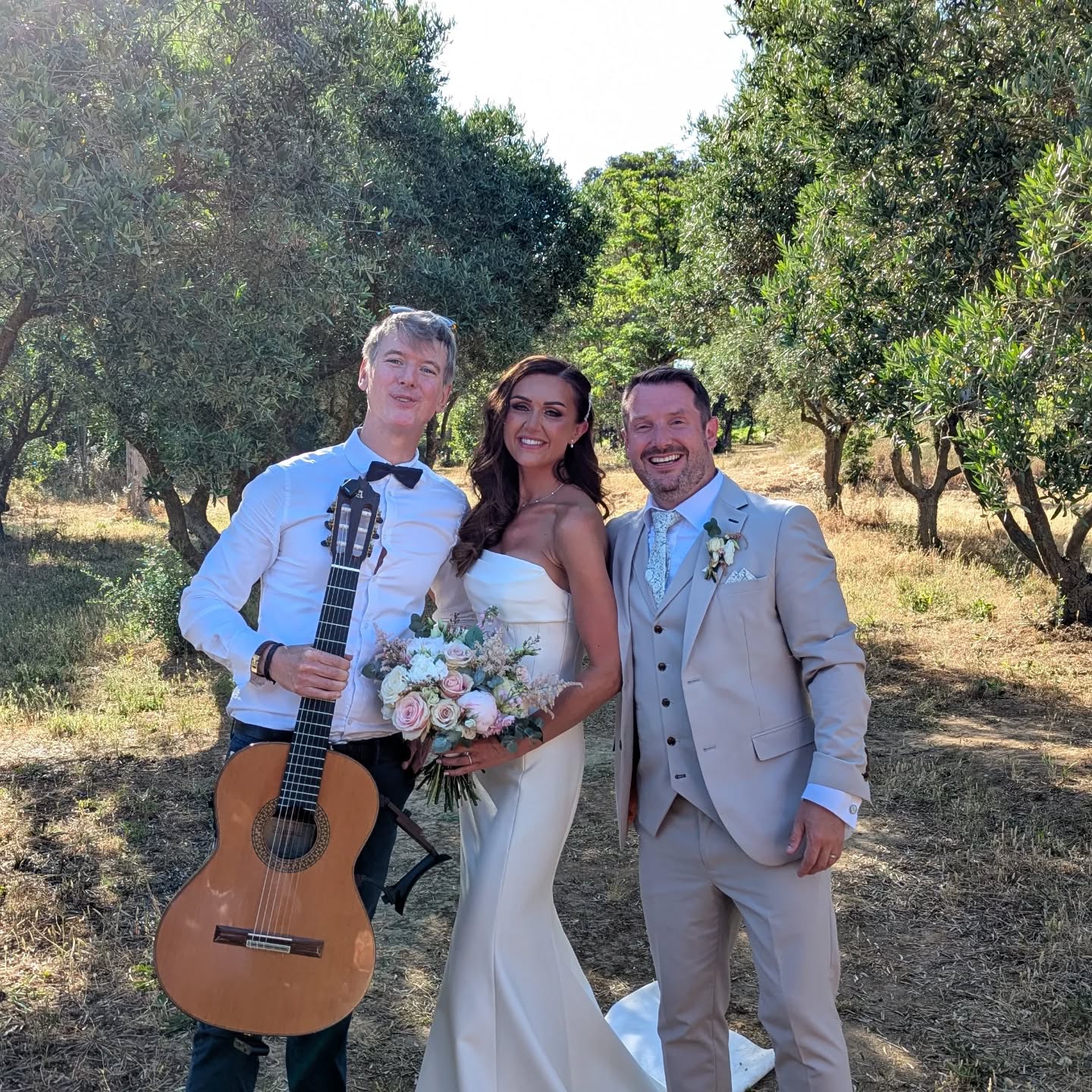 Congratulations Lauren and Dan, it was such a great wedding. Very happy to be a part of your ceremony and celebrations. 😎🎶🎉