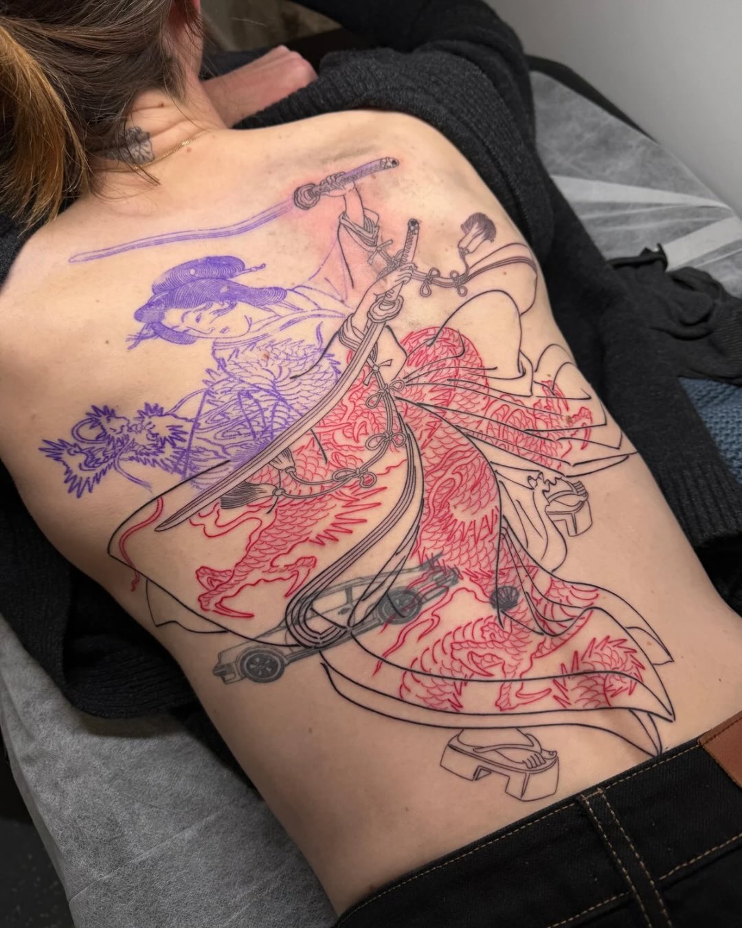 A story unfolding, one session at a time.
This stunning back piece by @dartkatt blends traditional Japanese inspiration with a modern approach to composition and flow.
If this style speaks to you, dartkatt also has flash designs available and is currently booking new projects.
In Copenhagen 23-27 June (only one spot left)
📩 Send her a DM to claim a flash or start planning your own custom piece.
#copenhagentattoo #tattoostudiocopenhagen #guestartist #flashdesigns