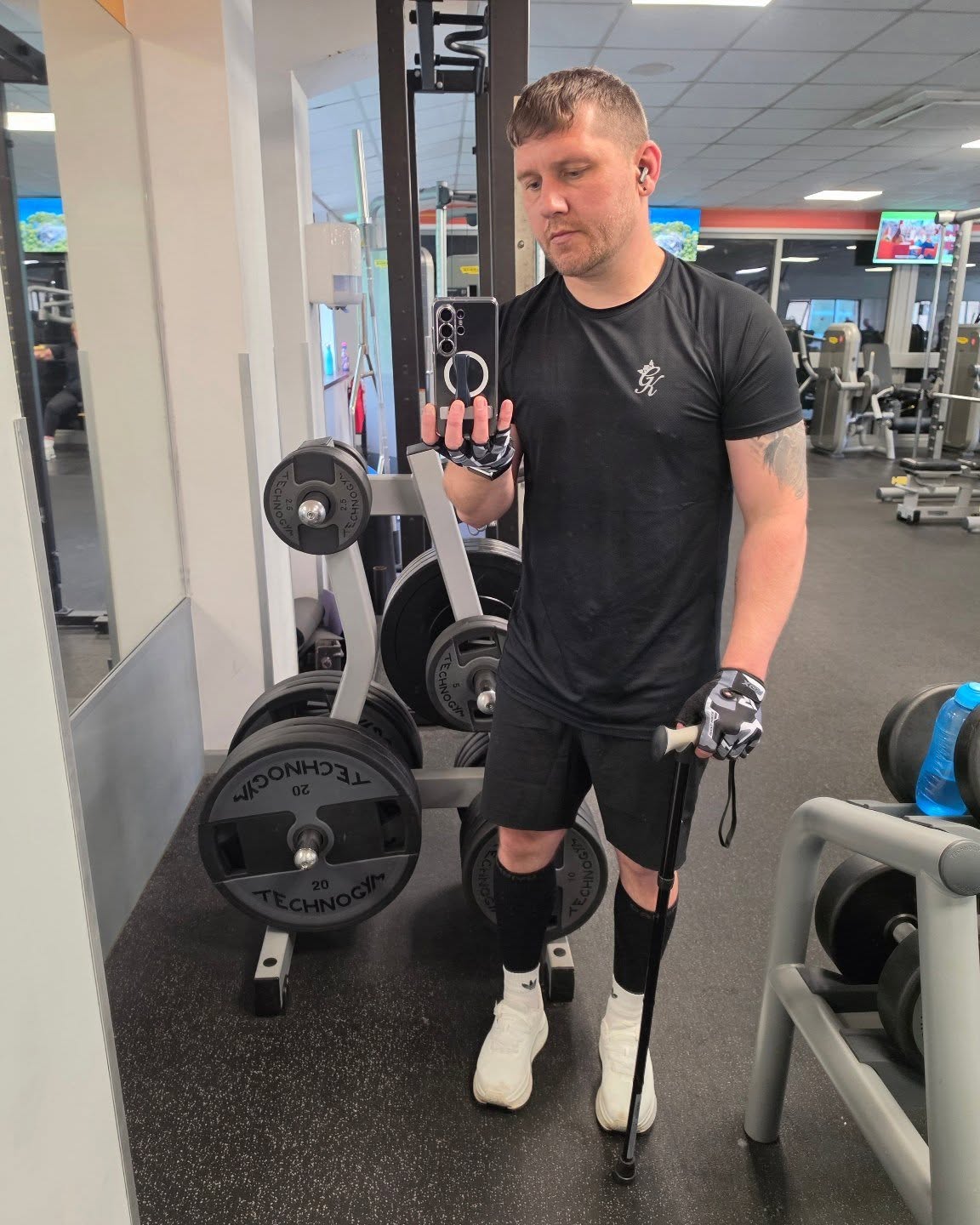 I didn’t wanna go, I didn’t have the strength but action brings motivation, I only did a bit but it's better than nothing 🧡🎗😊
#multiplesclerosis #MSawareness #mswarrior #inthistogether #beneaththetracksuit