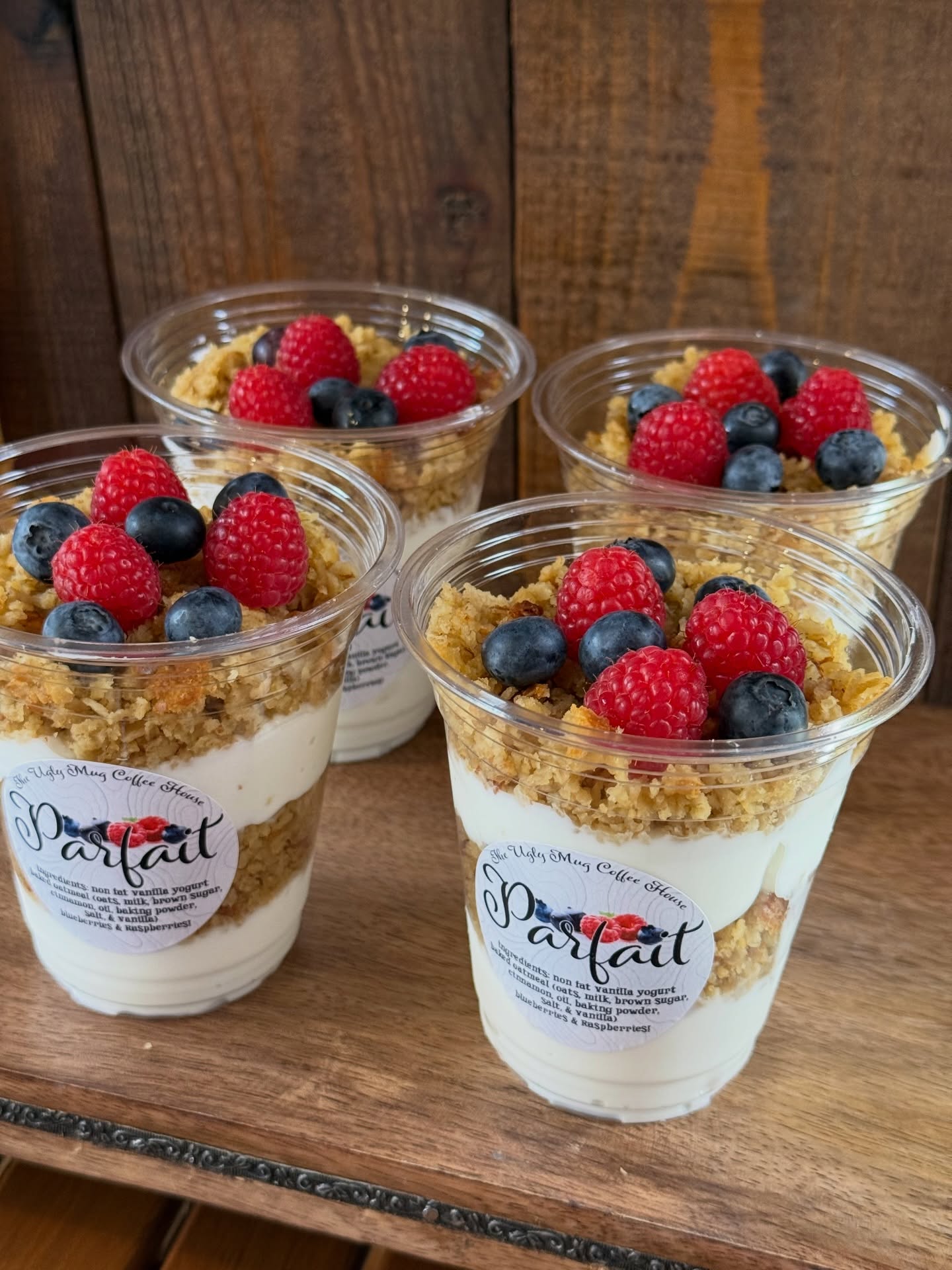 🫐 Creamy vanilla greek yogurt layered with soft-baked oat crumble and topped with fresh raspberries and blueberries. The perfect grab-and-go breakfast or snack ✨ @theuglymugcoffeehouse 🩷
#fruitparfait #coffeeshop #theuglymugcoffeehouseburbank #raspberries #blueberries