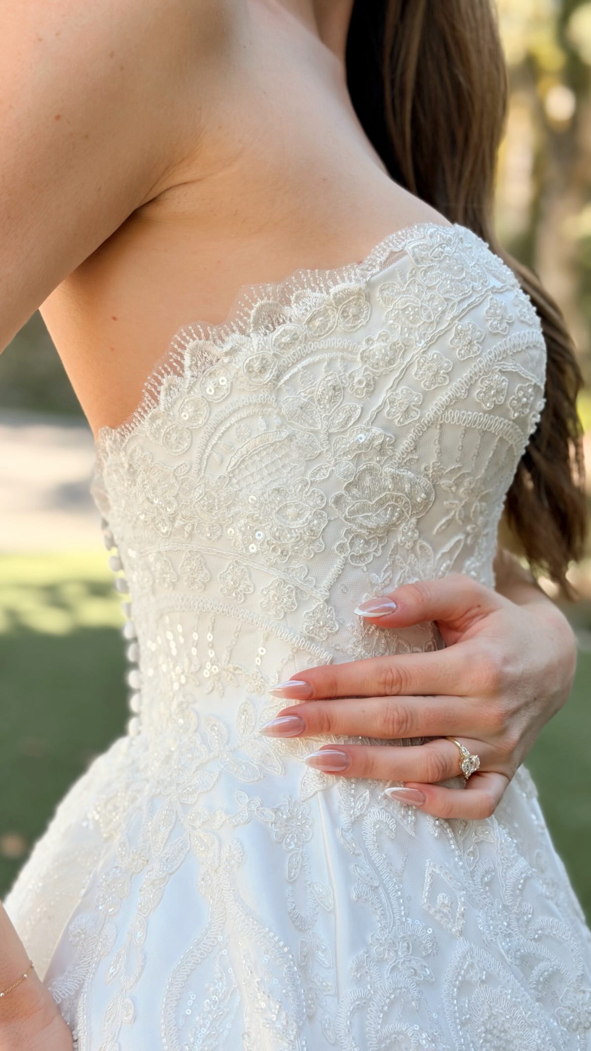 The skirt on this one has a life of its own 🕊️
The sweetest gown for the bride who wants regal without rigid. Ethereal garden brides, this one’s yours!
DM us to find her at a boutique near you 🤍
Liv | K2653