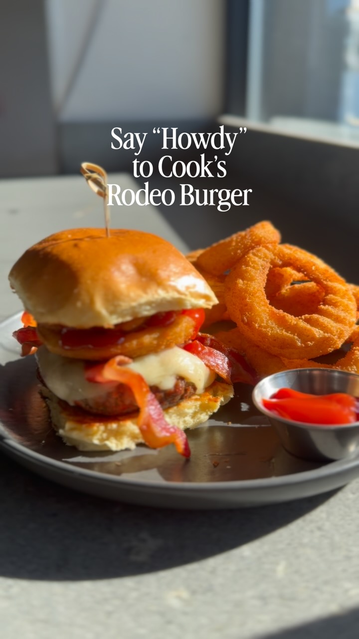 Loaded with crispy onion rings, our Rodeo Burger is ready for you! Saddle up and head on down to Cook for this classic! 🍔✨
#cookneedham #cookrestaurant #needhamma #bostonfoodies #bostonfood