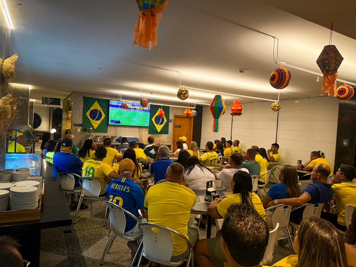 Se tem uma coisa que brasileiro sabe fazer, é torcer junto. E viver esse momento em Maceió torna tudo ainda mais inesquecível.
Que venham os próximos jogos, que venham as emoções e, claro, muitas comemorações! 🇧🇷✨