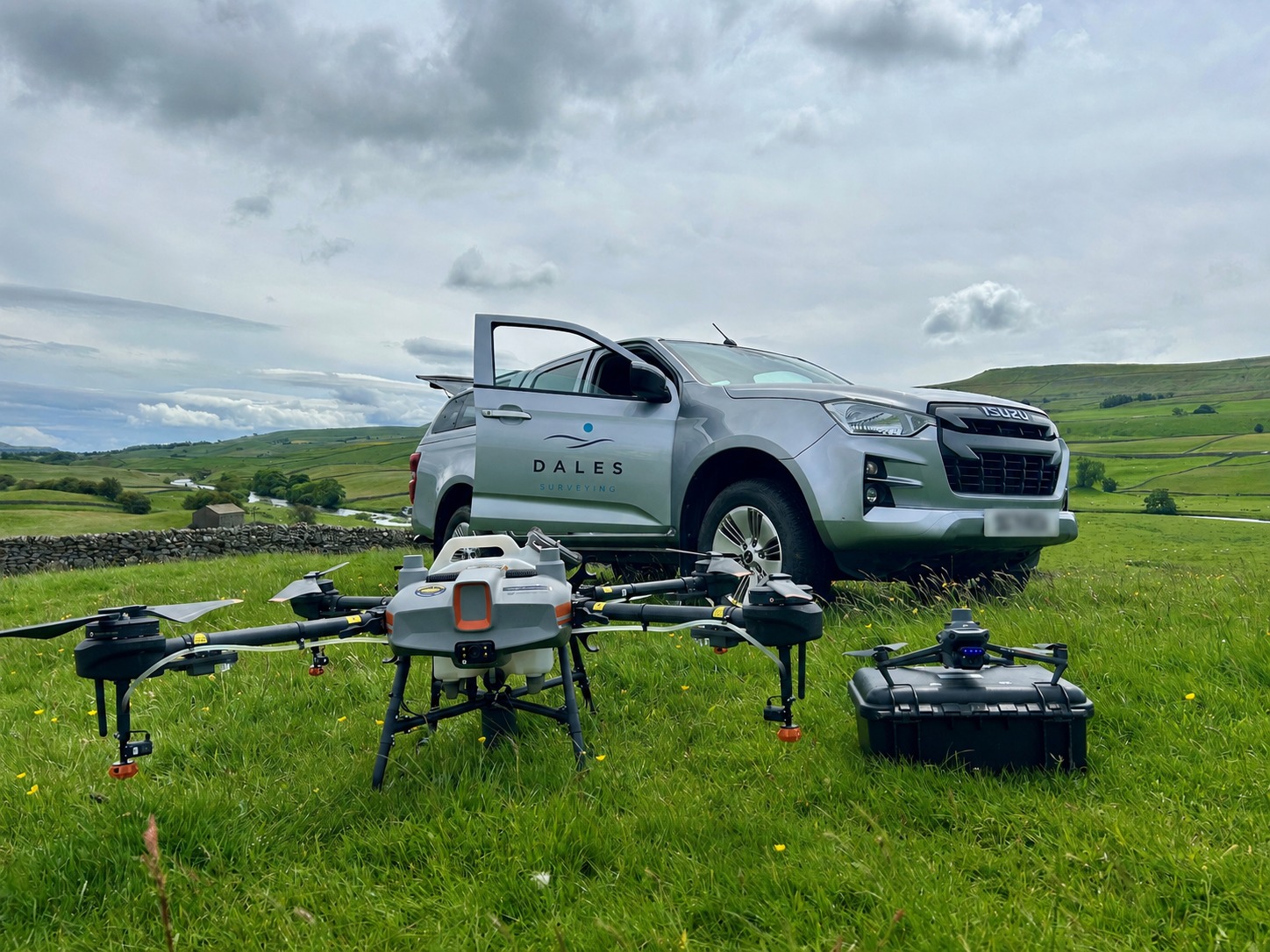 🌟 Out in the field with the DJI Agras T10 Drone and DJI Mavic 3. 🌟
The DJI Agras T10 is an agricultural drone designed for precision spraying and spreading applications, helping farmers manage crops more efficiently and accurately. 🌾
https://www.dalessurveying.co.uk/
#PrecisionAgriculture #DJIAgrasT10 #DJIMavic3 #DroneTechnology #Agriculture #LandManagement #Innovation