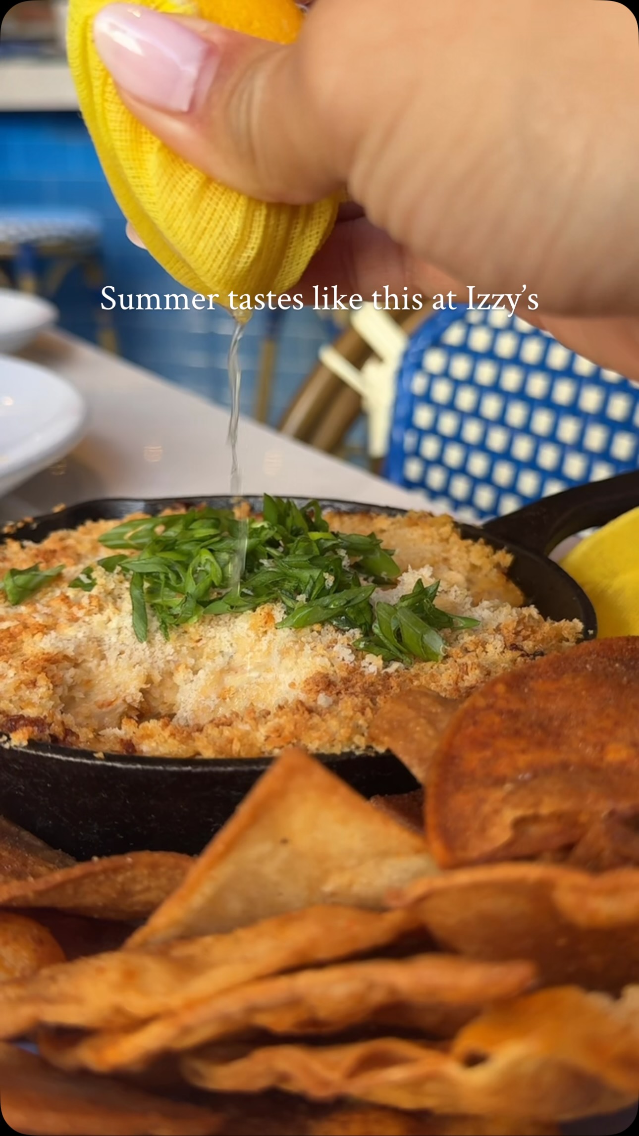 It’s giving coastal summer energy 🌊
#izzysfishandoyster #downtownfortmyers #seafood #summermenu