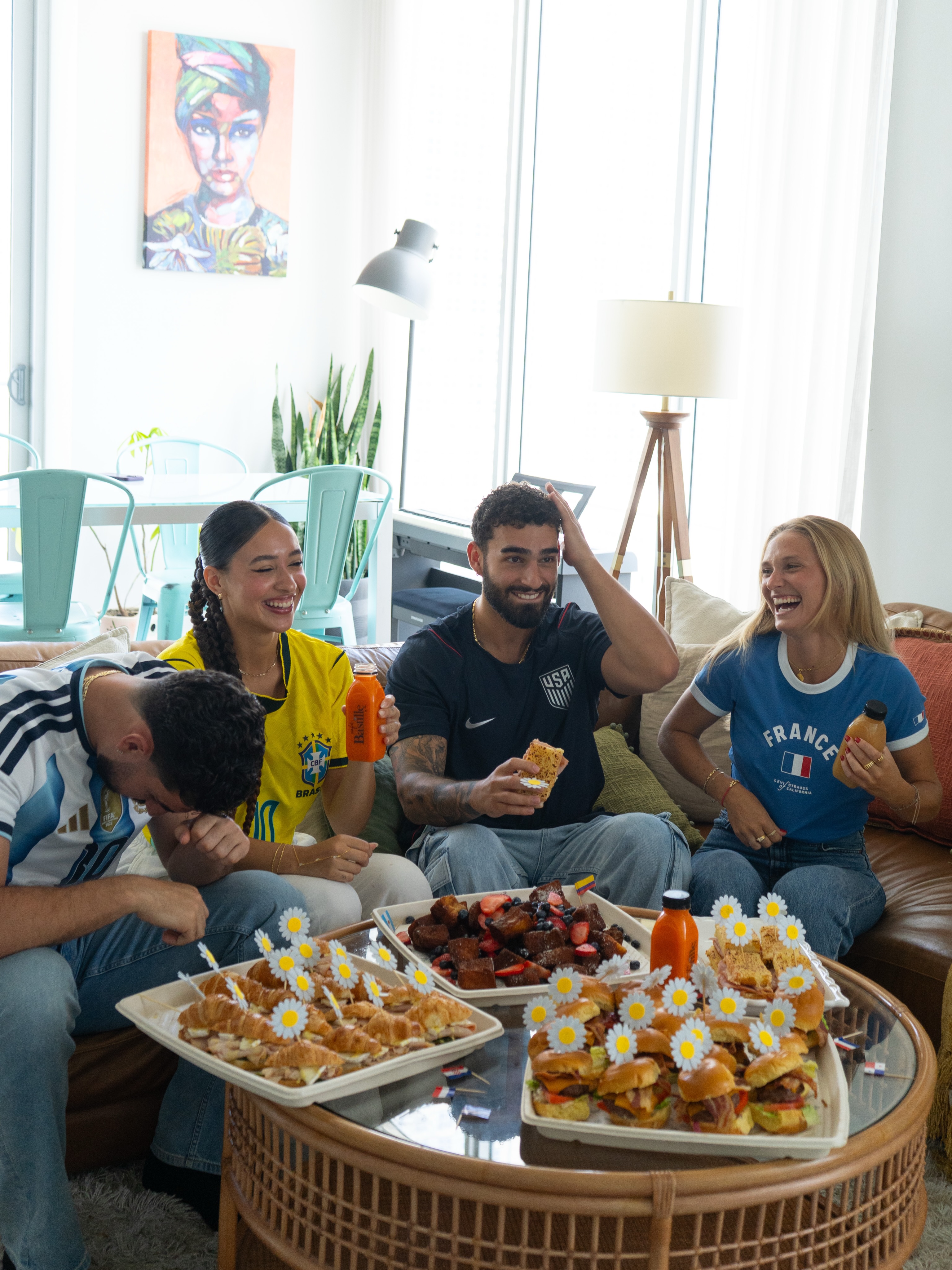 Game day is better with Café Bastille ⚽️
Hosting a watch party? Bring your favorite brunch bites, pastries & drinks to the table with our catering options
Celebrate every match moment with delicious food made to share💚
ORDER YOUR CATERING ON OUR WEBSITE TODAY