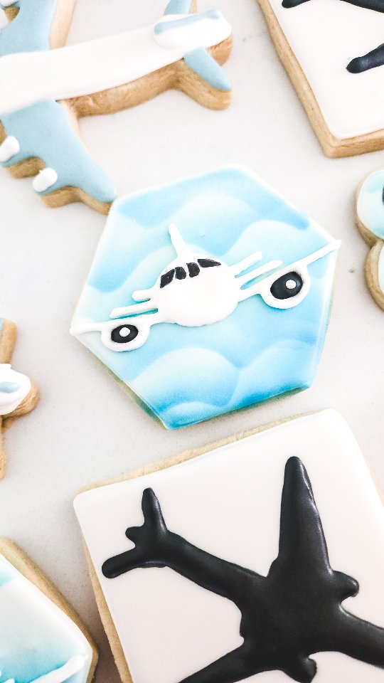 From the first bite to the final crumb, it's a smooth flight. ✈️ Buckle up for the ultimate cookie experience. #PilotCookies
#FreshlyBaked
#graduation
#localbaker
#tampa
