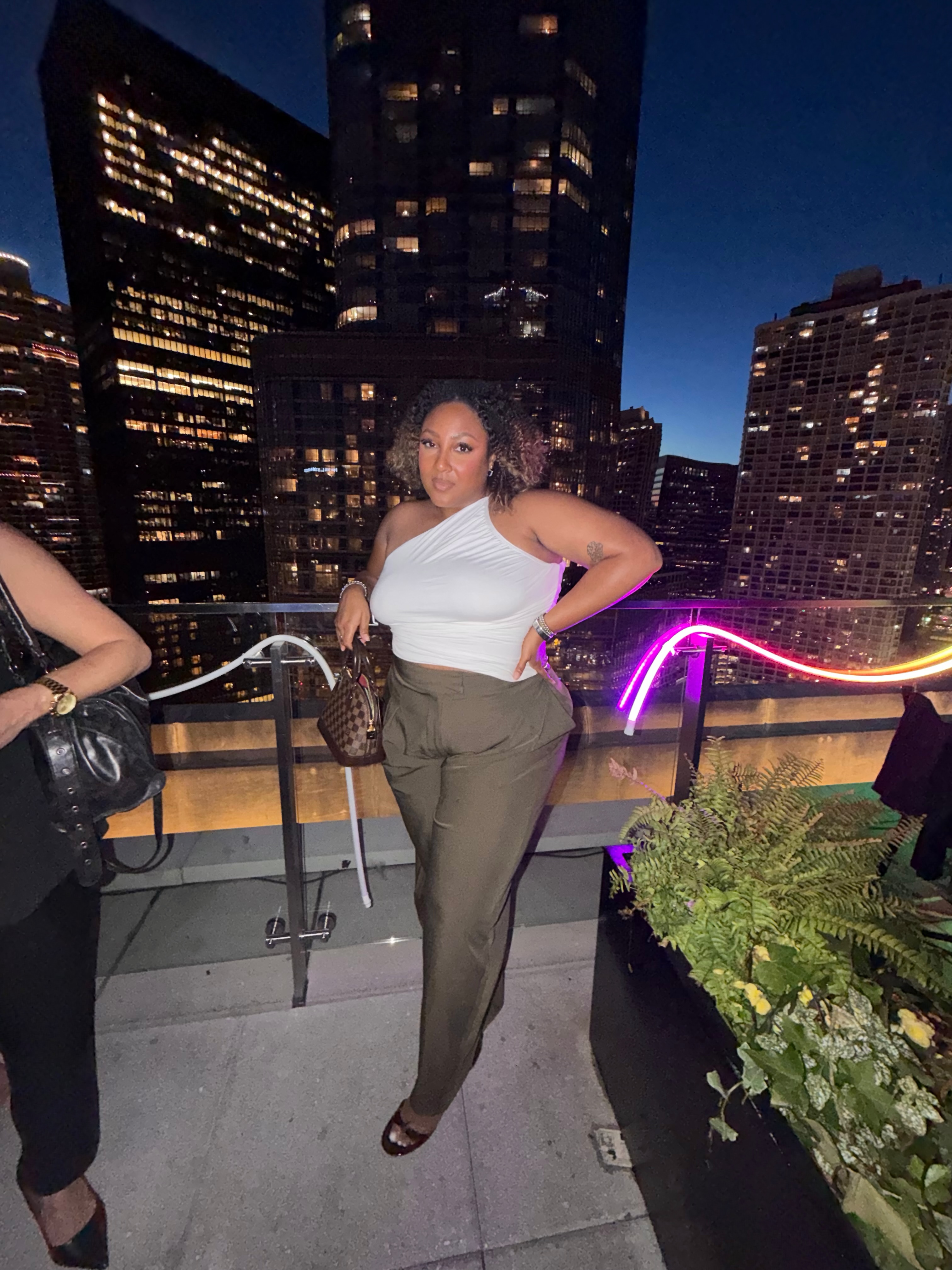 environment (noun) 💕
1: the circumstances, objects, or conditions by which one is surrounded : the factors and influences that affect the growth, health, progress, functioning, etc., of someone or something
Happy birthday, Sister! 💕 cc: @meetalicefoy