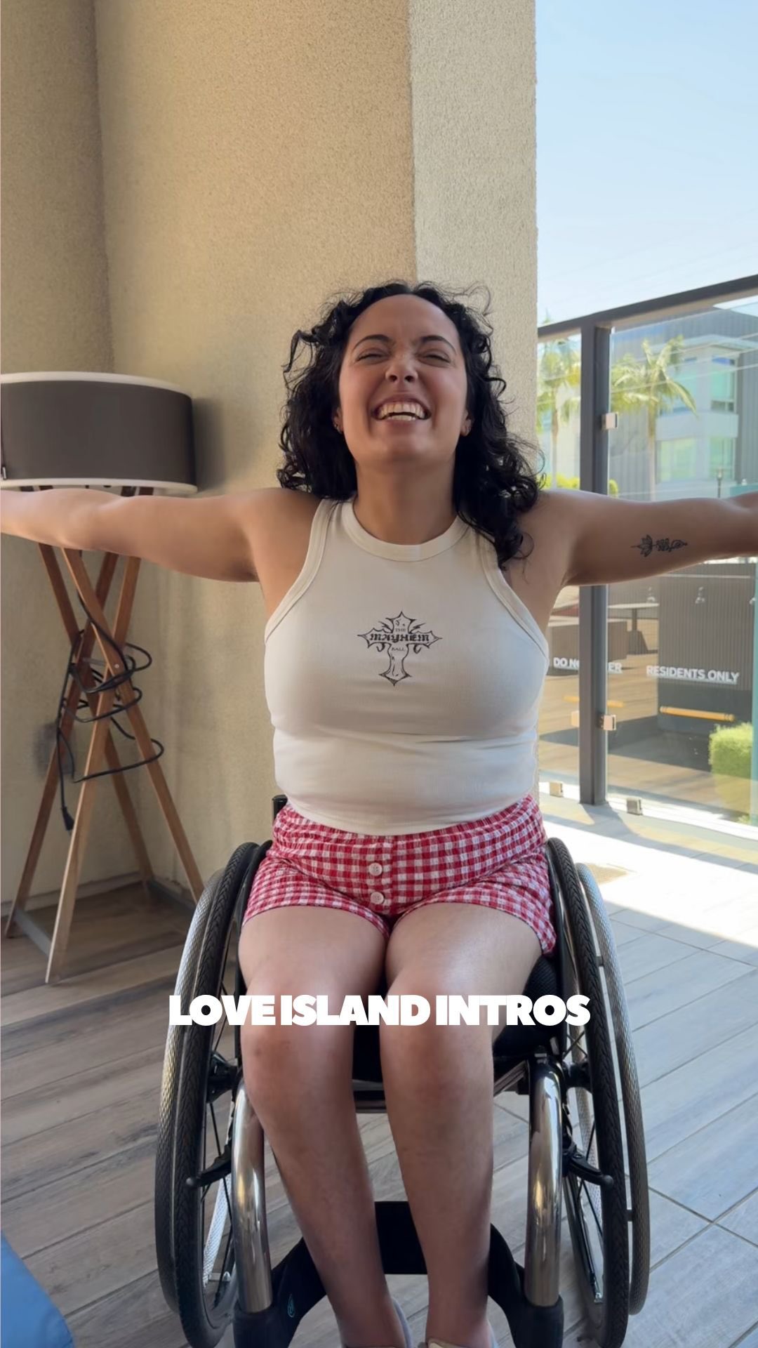 IMAGINE the first day a baddie in a wheelchair makes their appearance on a dating show 🤭🤍⭐️✨ SO happy to see disability representation this season! How do you guys like our intros?! 😉
@loveislandusa @peacock
#loveislandusa #season8 #rollettesdance #loveisland