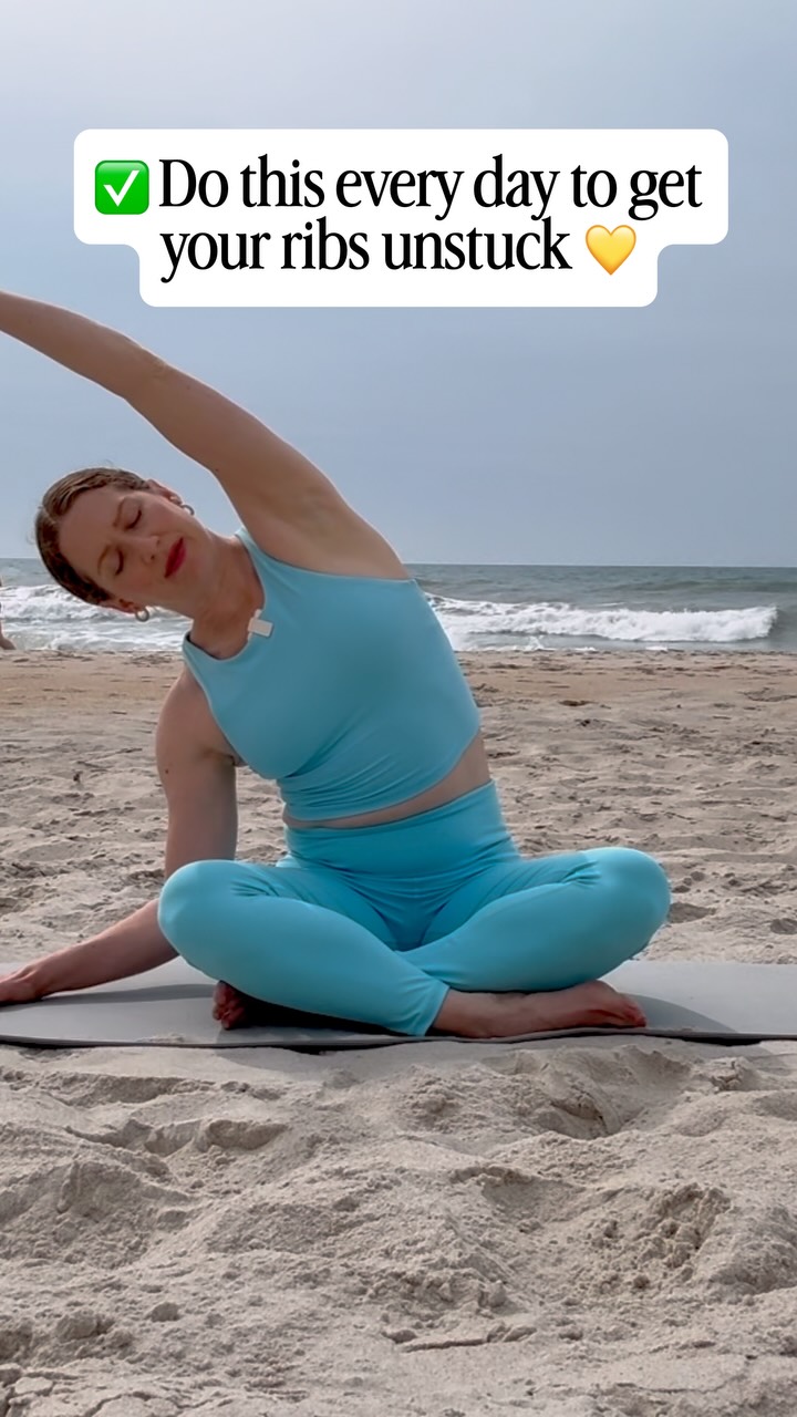 Try this simple rib mobility stretch to help release tension and get your upper body moving again:
โจ Side bend right and left
โจ Breathe into your ribs and relax
โจ Hold for a few counts (or longer if it feels good)
Then:
โจ Add a rotation toward your leg
โจ Lengthen the muscles around the back of your rib cage
โจ Repeat on both sides
Sometimes when weโre stressed, stiff, or spending too much time sitting, our ribs stop moving as freely as they should.
A few minutes of gentle movement can make a big difference. ๐
Save for later โ
Share with a friend who could use this ๐ฏโโ๏ธ
Follow @LaneGrosserFitness for more feel-good fitness tips โจ
๐ Comment START and Iโll send you my free 3-day class series ๐
๐ Or grab it right here: www.lanegrosserfitness.com/free-classes