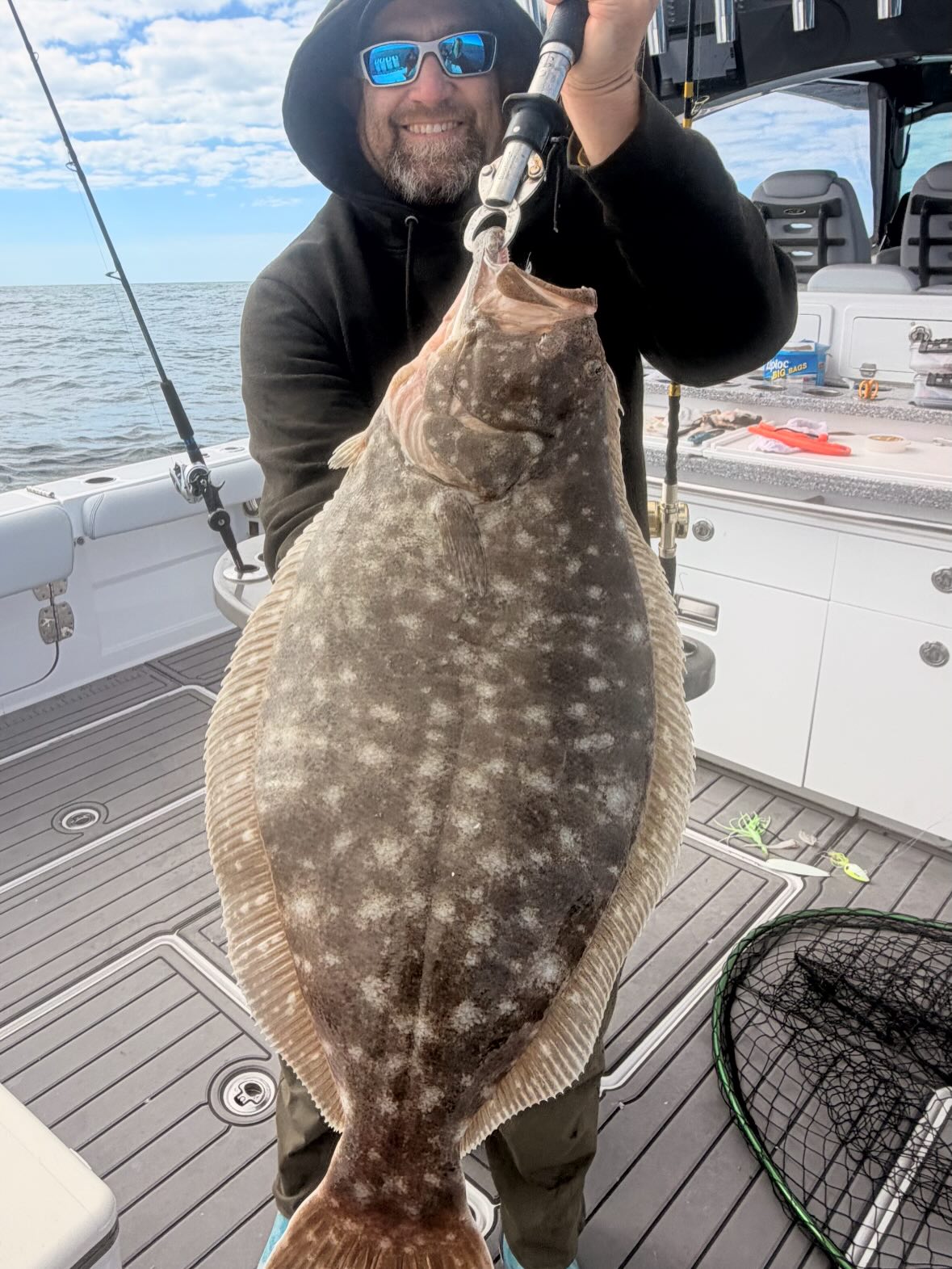 Derek from Team Hook ‘em with a beautiful fluke taken at the shoals on a custom glow spoon rig made for his team. #monomoy tackle #flukefishing