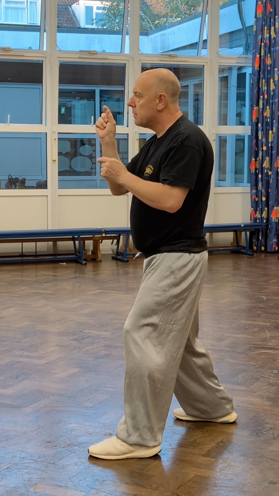 Sifu drawing on years of experience encountering highly dangerous situations and individuals speaking some words of wisdom regarding the mental preparedness and training required to perform effectively under stress.
#kungfu #lungying #dragonkungfu #mentality #martialarts