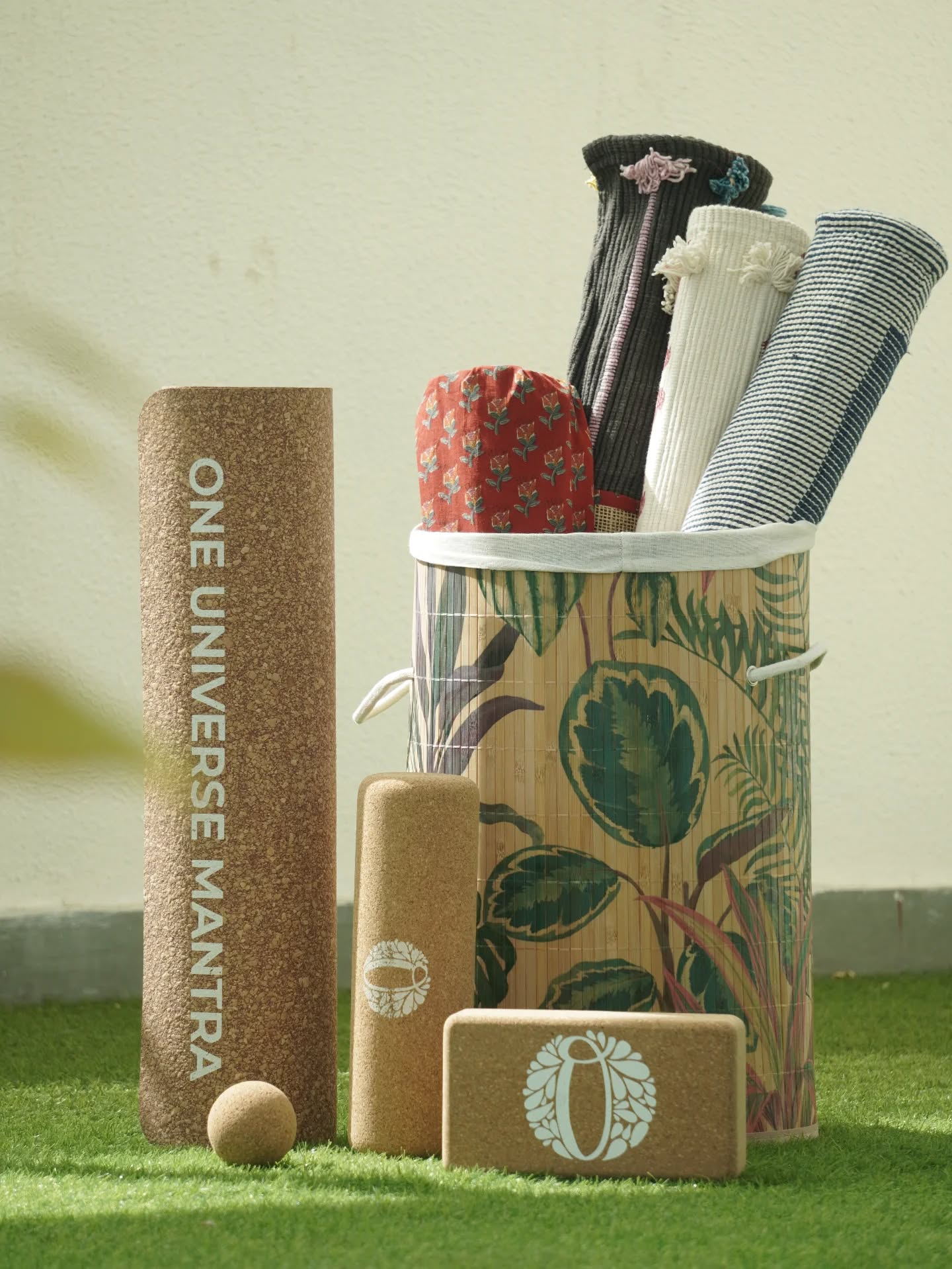 Which corner of your home feels most like a sanctuary?
#oum #yogamats #handwovenyogamats #handloom #oneuniversemantra