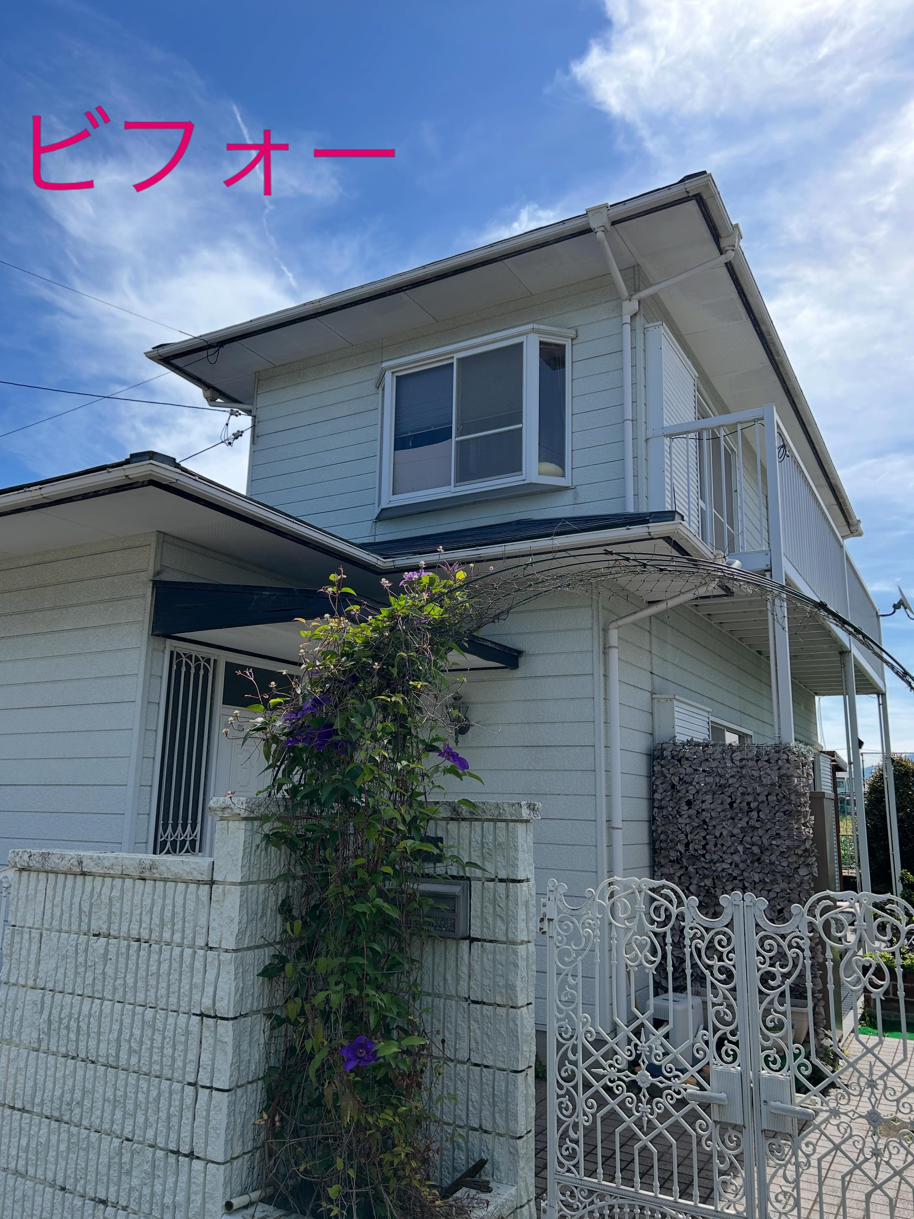 お疲れ様です^_^ツルイシ塗装です。
今回ご紹介する観音寺市柞田町T様邸の外壁、屋根塗装工事です😊
屋根はフッ素塗装を行い、無機保護クリアーを塗装しました👍耐久年数も長く紫外線もしっかりガード😊外壁は下塗りを2回塗り中塗り、上塗りはラジカルシリコンを塗装しました。
T様に喜んで頂き本当に良かったです。ありがとうございました😊
これからもツルイシ塗装はお客様に満足して頂ける塗装工事を目指します💪
#観音寺ツルイシ塗装
#完全自社施工
#高品質
#低価格