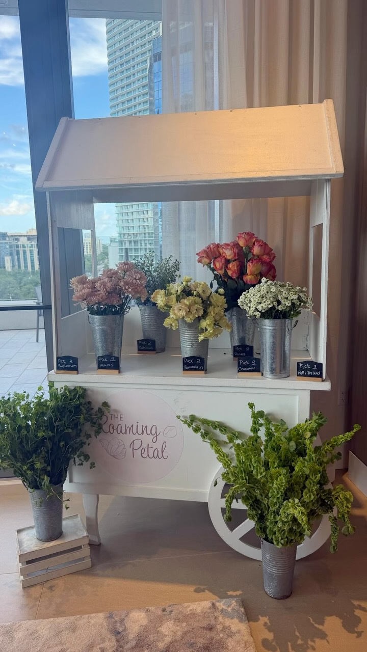 Teaching flowers to residents so they can learn to make arrangements for there own home truly makes me smile! These girlies were so happy and learned so much and we loved bringing a-little love and light to there morning through nature :)