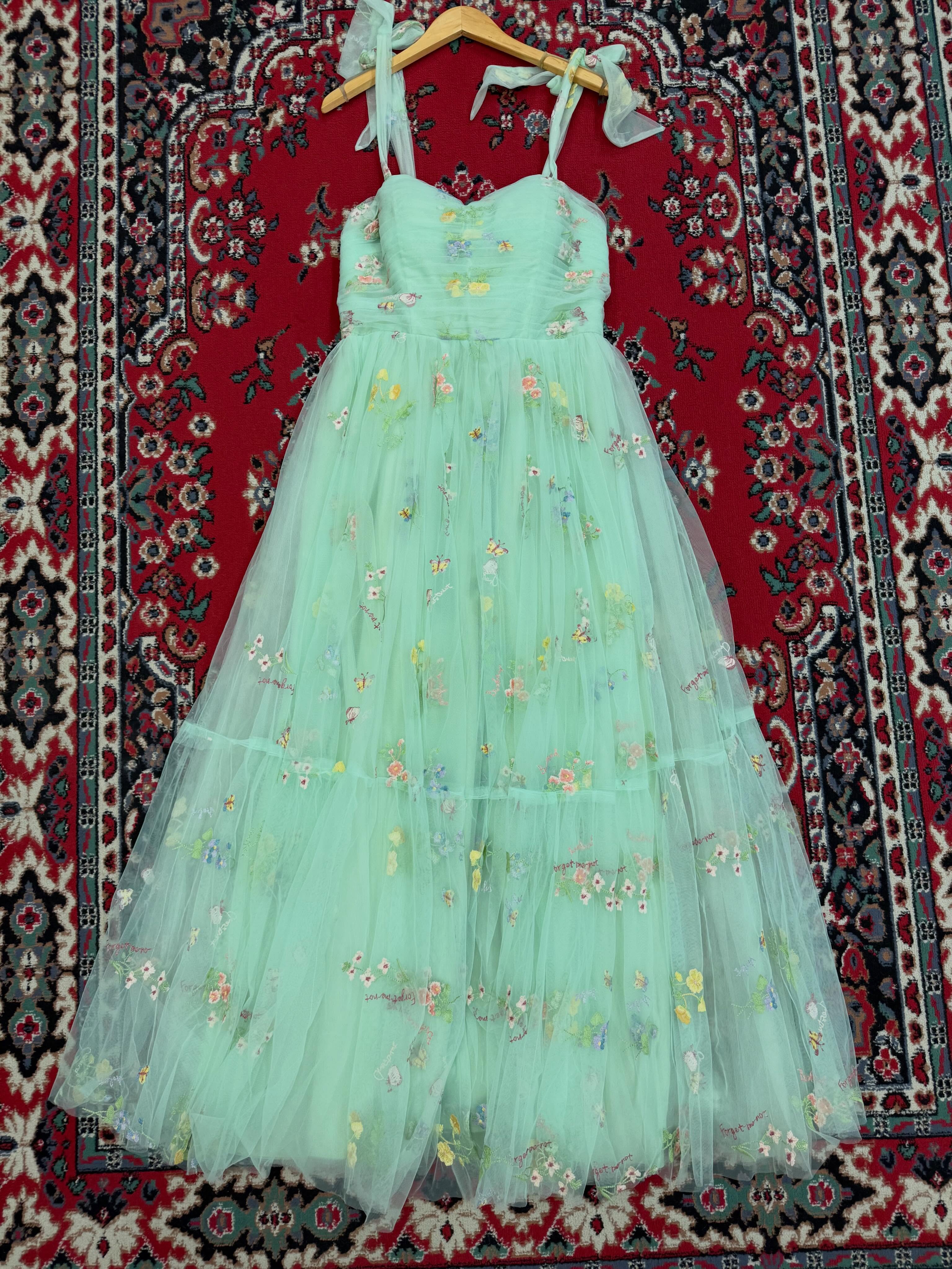 We actually have three similar but different options with this fabric… besties photo shoot? Bridesmaids? Fun outfits for a bachelorette outing? Idk wear them to market basket if you need to, it’ll be fun! Estimated size M/L, tags cut out $97. #couchsaleswithldr