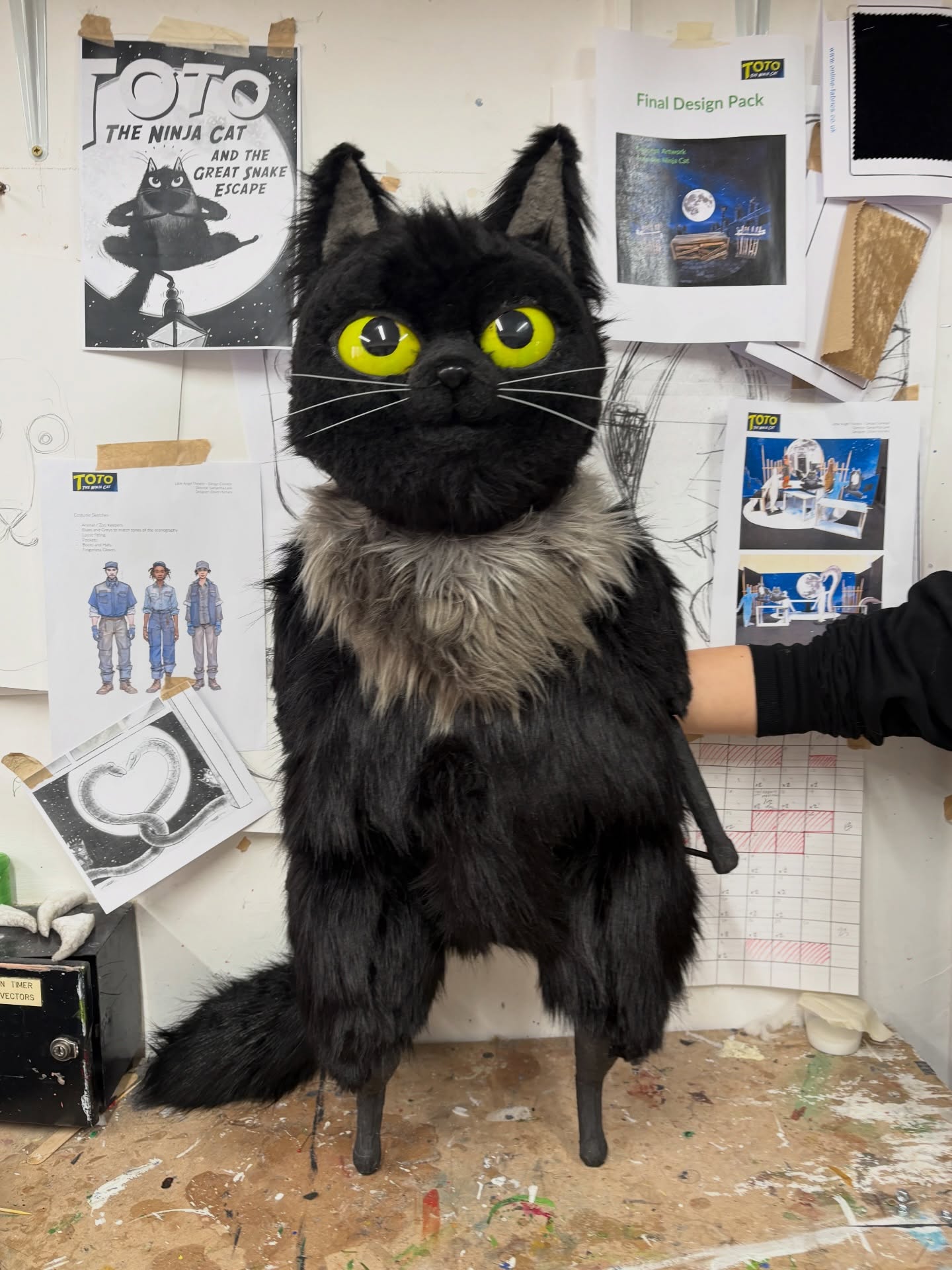 BEHIND THE SCENES: The making of the cat puppets in Toto the Ninja Cat. Here’s the team bringing to life the amazing illustrations by @nick.easty in @dermotoleary book. These characterful puppets were designed by @naomioppenheim and our team of hardworking assistants and placement students. You can catch Toto and Silver now at @littleangeltheatre until 19 July before they head off on a national tour of the UK.
Production shots by @elliekurttzphoto and rehearsal photos by Suzi Corker. @tototheninjacatonstage
#tototheninjacat #cat #puppet #puppets #puppetry