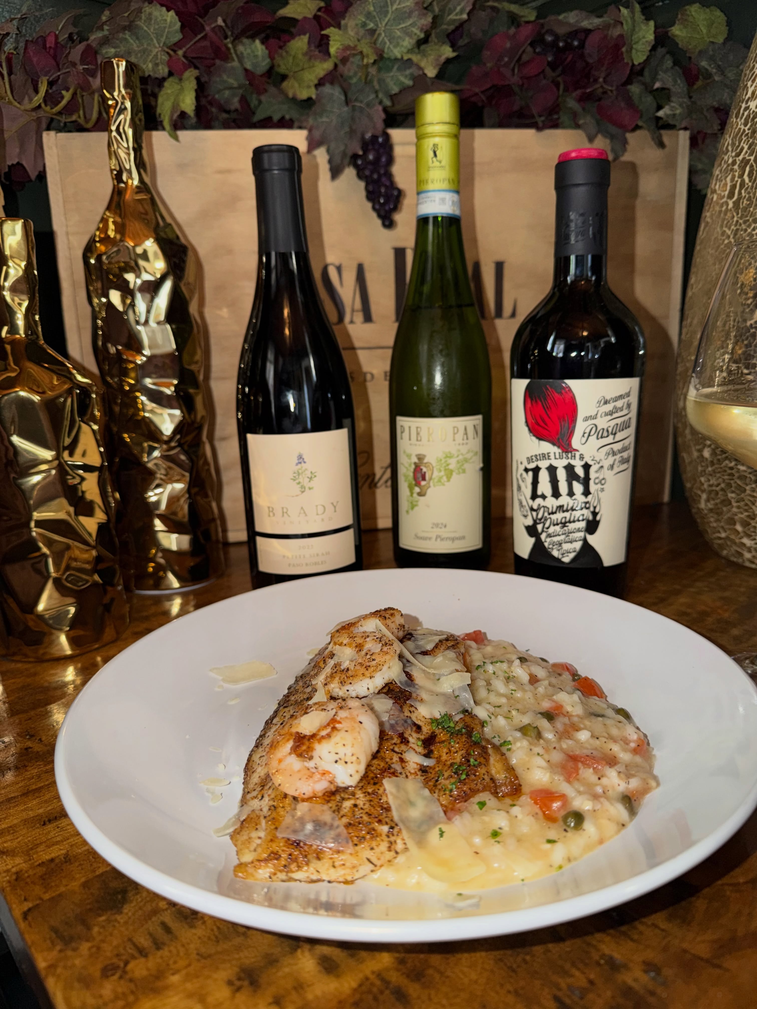 ✨ Tonight’s lineup:
🥓 Burrata Bruschetta topped with crispy pork belly and balsamic glaze
🐟 Barramundi Piccata with shrimp and creamy risotto
A little indulgent. A lot delicious. 🍷
📍 Bella Vino Wine Bar & Tapas | Old Town St. Charles
#BellaVinoSTL #STLFoodie #Tapas #WineAndDine #OldTownStCharles