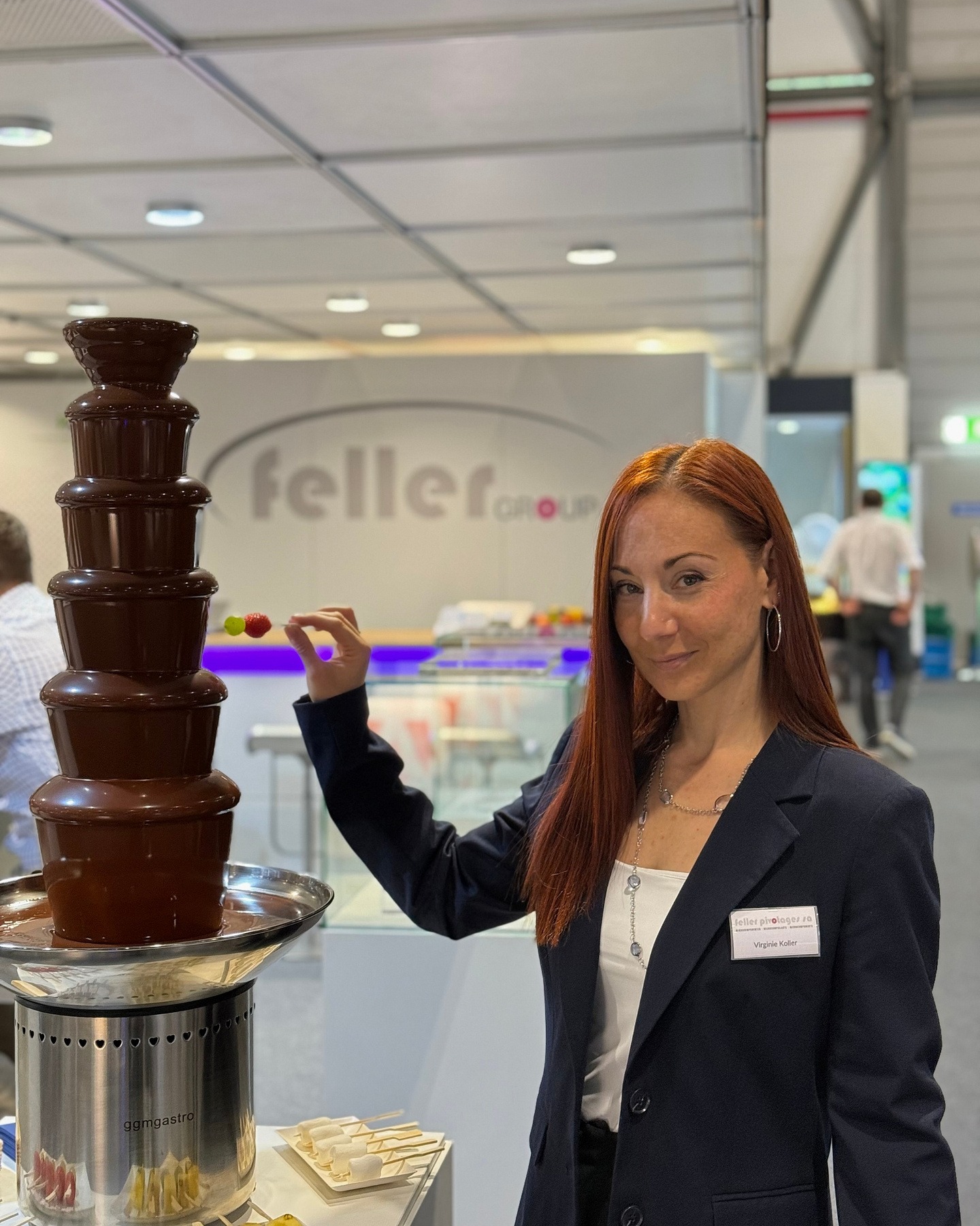 🍓🍫 Lust auf eine süsse Pause an der EPHJ?
Noch zwei Tage. Besuchen Sie uns am Stand D13 und geniessen Sie ein feines Fruchtspiessli mit Schokolade aus unserem traditionellen Schoggibrunnen.
Wir freuen uns auf Sie! 👋
***
🍓🍫 Envie d'une pause gourmande à l'EPHJ ?
Plus que deux jours pour en profiter ! Passez nous voir sur le stand D13 et offrez-vous une délicieuse brochette de fruits frais, à napper sous notre traditionnelle fontaine de chocolat.
Nous nous réjouissons de votre visite ! 👋
#fellerpivotagessa #ephj2026 #horlogerie #swissmade #palexpo #highprecision