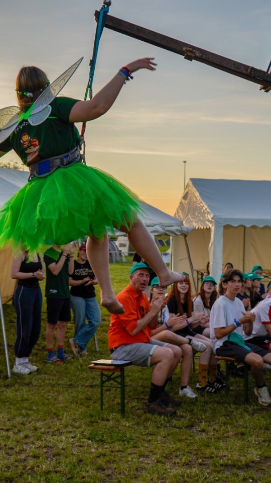 Rückblick Tag 3: Pfingstzeltlager 2026 ☀️
Noch immer in voller Erinnerung ans PZL 👀😊
Von der Stadtrallye mit tollen Stationen bis zum Festivalabend mit guter Stimmung, Musik und coolen Workshops- das Wochenende bleibt unvergesslich 🧡🖤
Freut euch auf das nächste Video: Tag 4. 👀