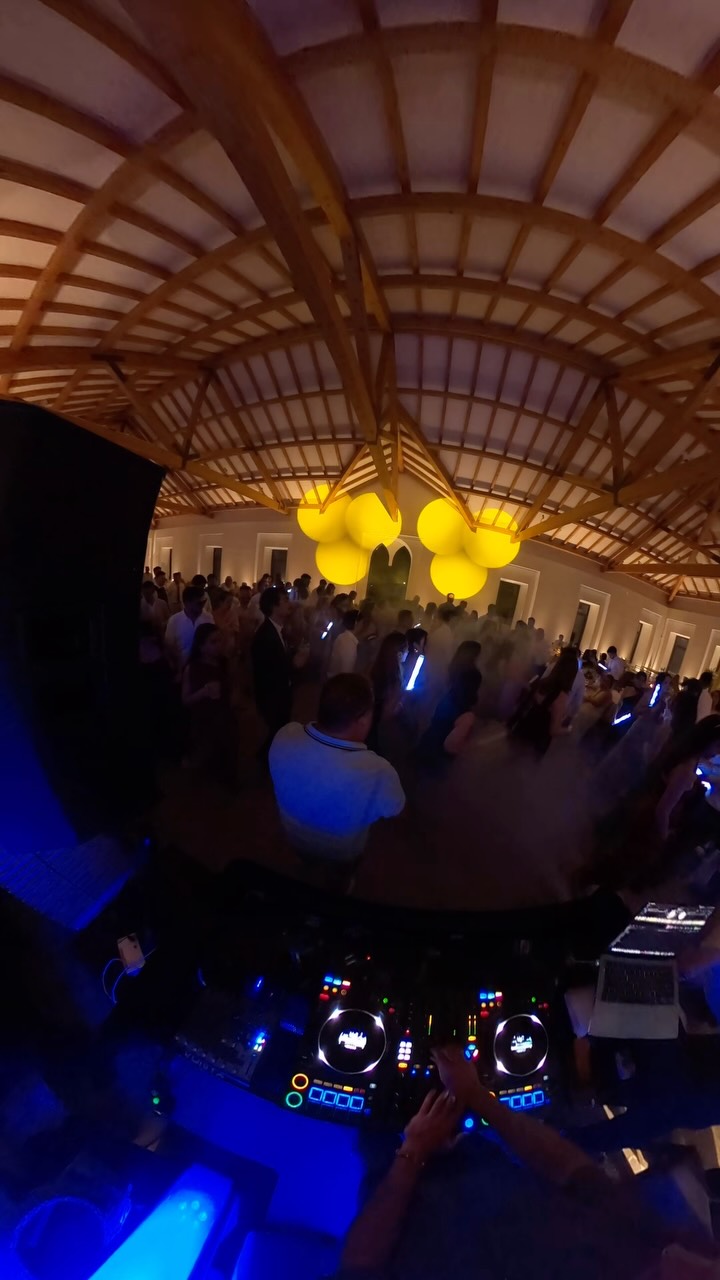 We ❤️ dance floors full of energy and good vibes 🚀🪩 such as last weekend at C&F wedding at te amazing @quintadogradil #destinationweddingdj #dancefloor #weddingvenue #party #diogoferreiradj