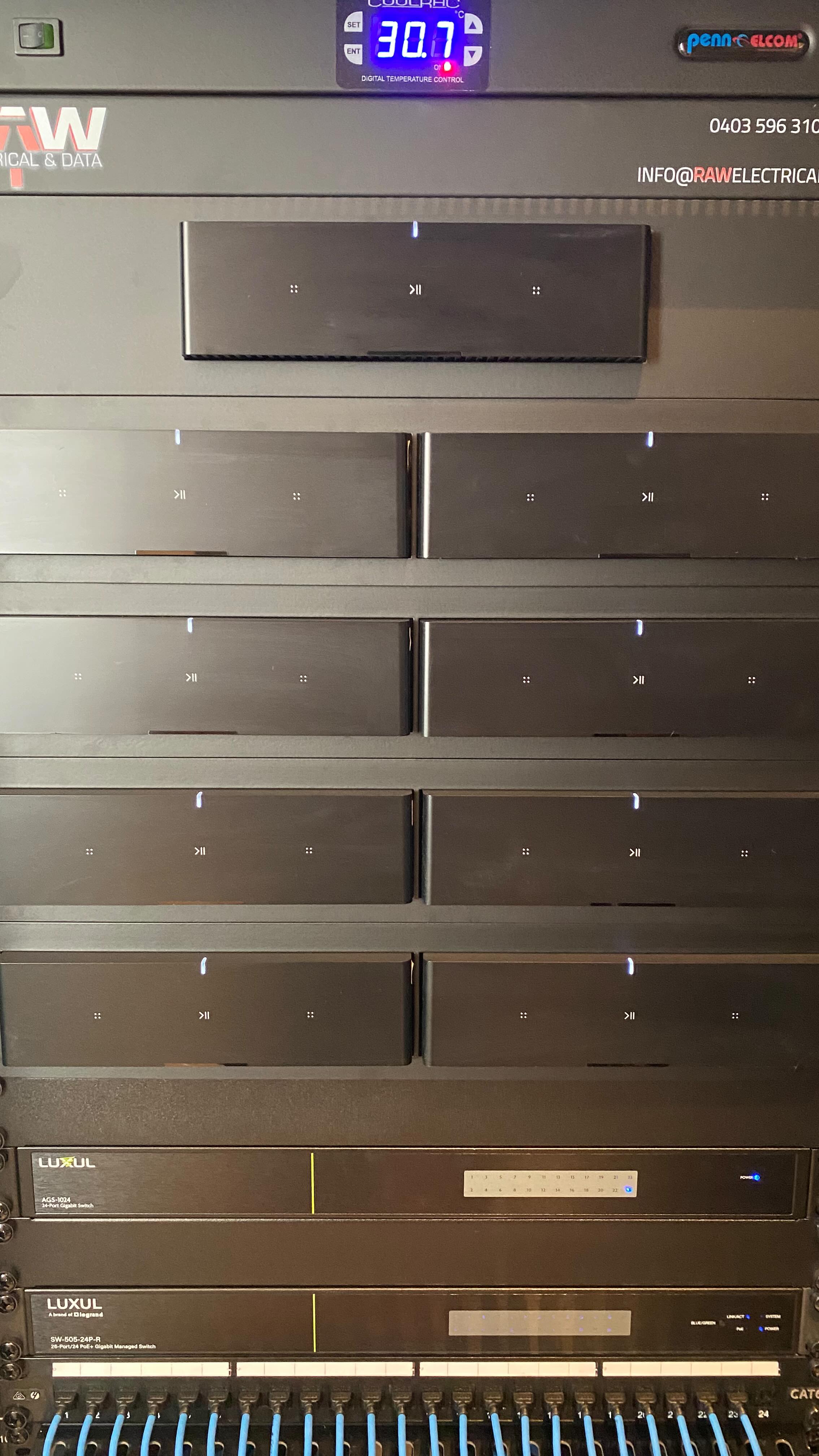 Giving this South Yarra Pent House the Raw Electrical touch ๐ฎโ๐จ
9 zones of Sonos audio neatly contained within a custom build comms rack.
Luxul network switches taking care of both the hardwired and wireless network.
#sonos #multiroomaudio #network #luxul #kordz