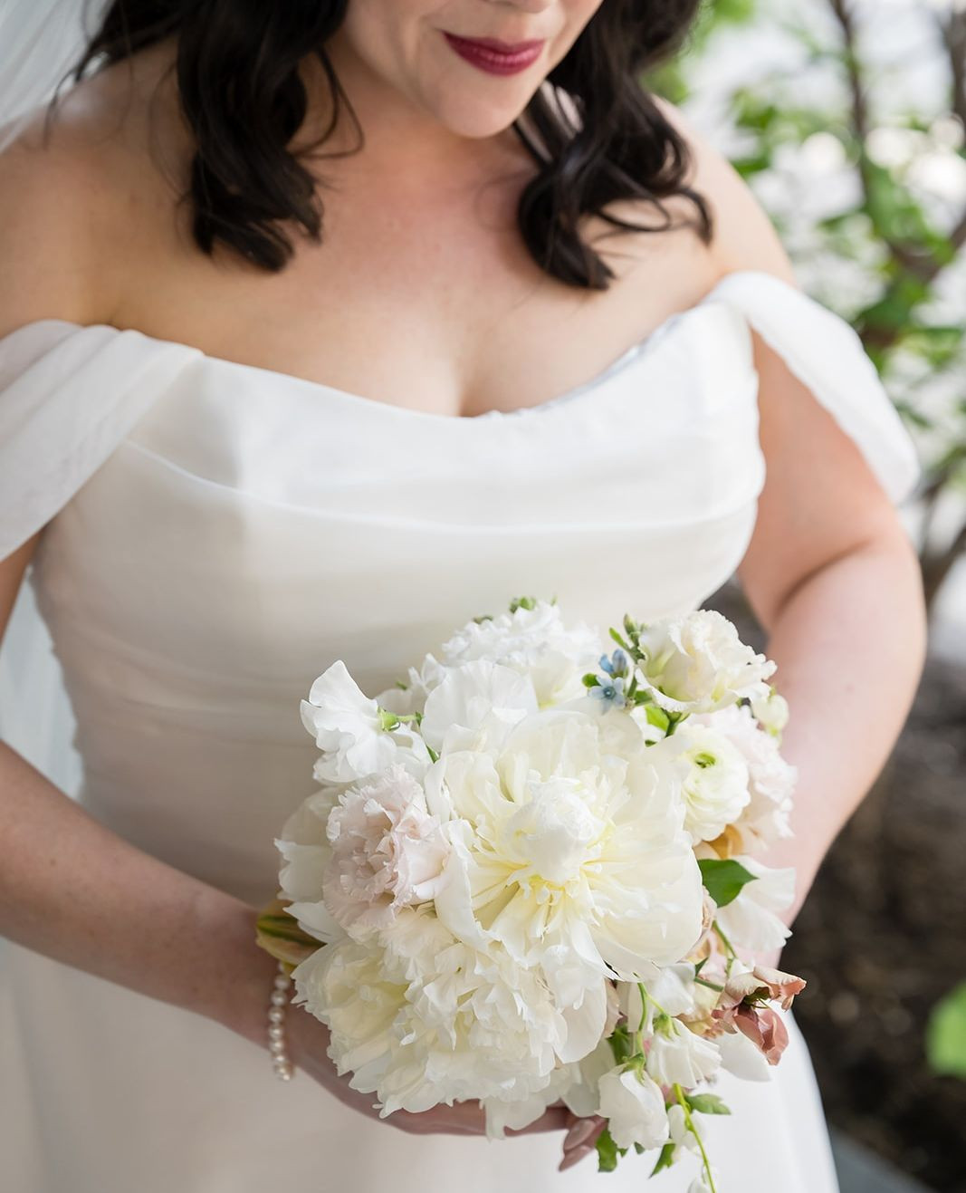 Kristen's beautiful bouquet was so romantic and feminine. But anytime you say peonies, we exhale a sigh of contentment. Although they're extremely seasonal blooms, they truly give your florals a one-of-a-kind feel. Here they're paired with a variety of dainty blooms, including delphinium and tulips, for a garden-inspired silhouette. â
â
Beauty @taylormariebeautyllcâ
Ceremony Musicians @romaduomplsâ
Entertainment @thebeatsboutiqueâ
Floral @reverie.floral.designâ
Photo & Video @summithillstudiosâ
Planning & Design @jennaculleyeventsâ
Rentals @lineneffectsâ
Transportation @reneeslimosâ
Venue, Catering, Bar @renaissancemplsâ
#mnweddingplanner #mplsweddingplanner #minneapolisweddingplanner #Minnesotaweddingplanner
