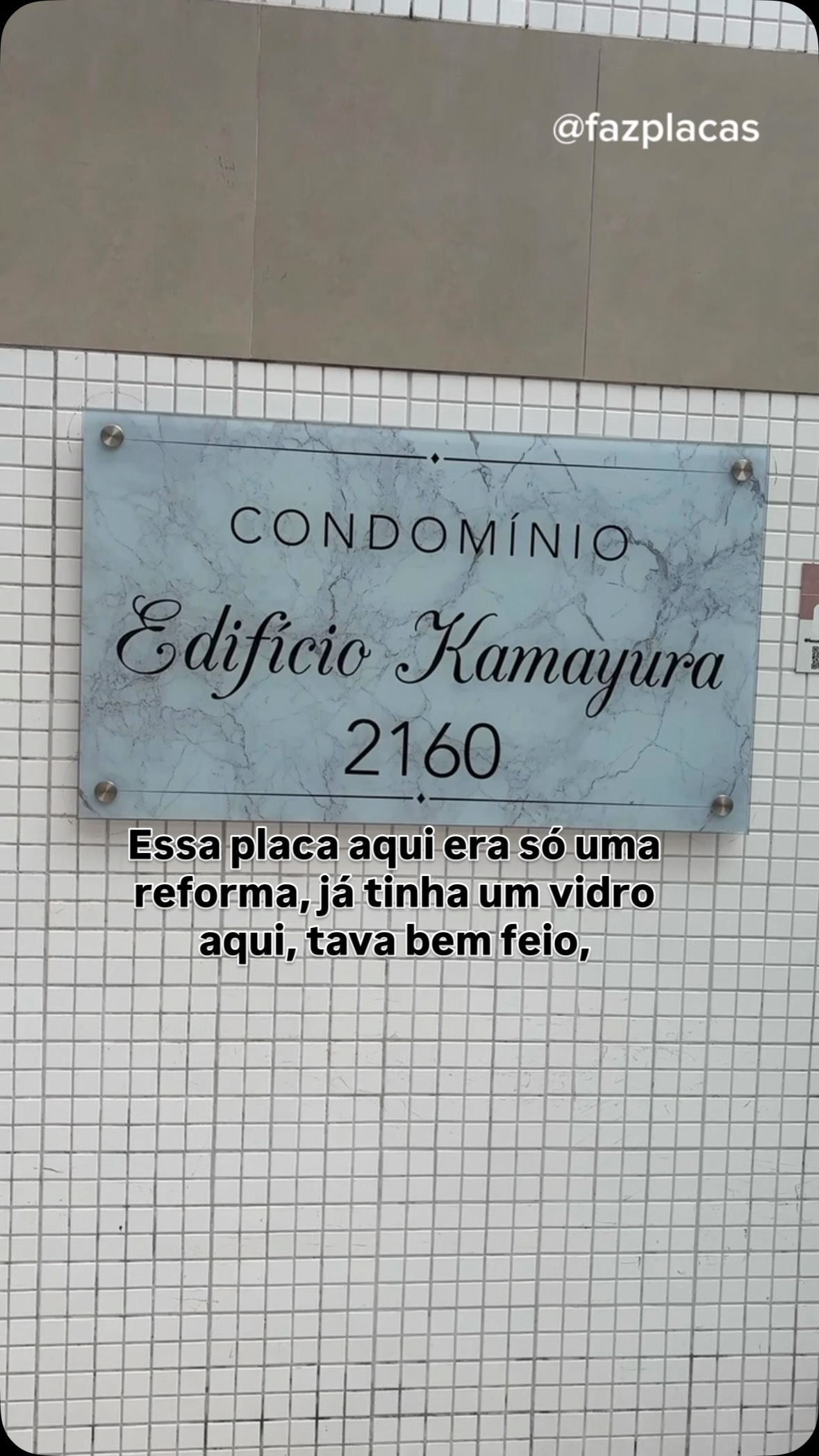 Troca de adesivo em placas de vidro de fachada de condomínios. Mais um trabalho entregue com 100% de satisfação do cliente.
Mais informações no WhatsApp 85 98624-9172.