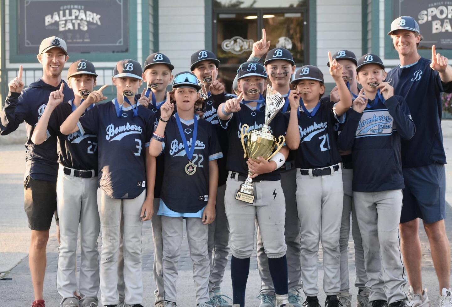 11U Bombers played up in 12U tournament this weekend, going undefeated to get back-to-back tournament wins.
The pitching staff was on point, recording 34 strikeouts over four games. The bats also stayed hot as the boys collected 32 hits.
Congrats to tourney MVP Hudson Campbell who went 8 for 12 with 7 RBIs, including the walk-off single in the bottom of the 6th during the Championship. #bombersbaseballmarin