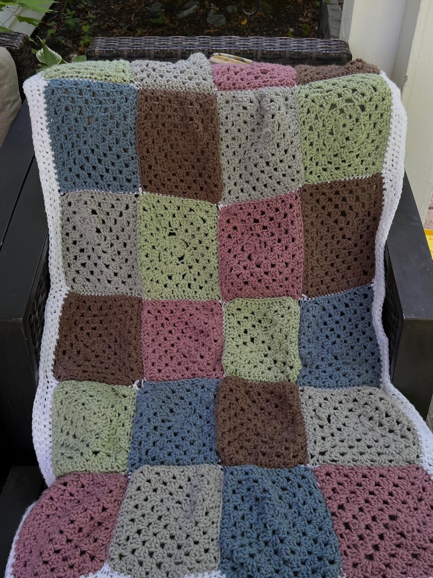 NEWEST HANDMADE ITEMS
.
.
This blanket was a first for me, but I couldn’t say no when @theruggedbookshelf asked me to make it, I was honored 😍. It came out better than I anticipated, it’s always risky when you do the first of something!
.
.
I’ve seen these sunglasses holders a bunch lately and idk about you, but I lose 2-3 pairs of sunglasses a summer…or break them, so I love that I can clip it inside or outside my bag and 😘
.
.
Always open for custom orders or anything you see and like here or on my website! Link in bio
#connecticutcrafter #connecticutmaker #connecticutsmallbusiness